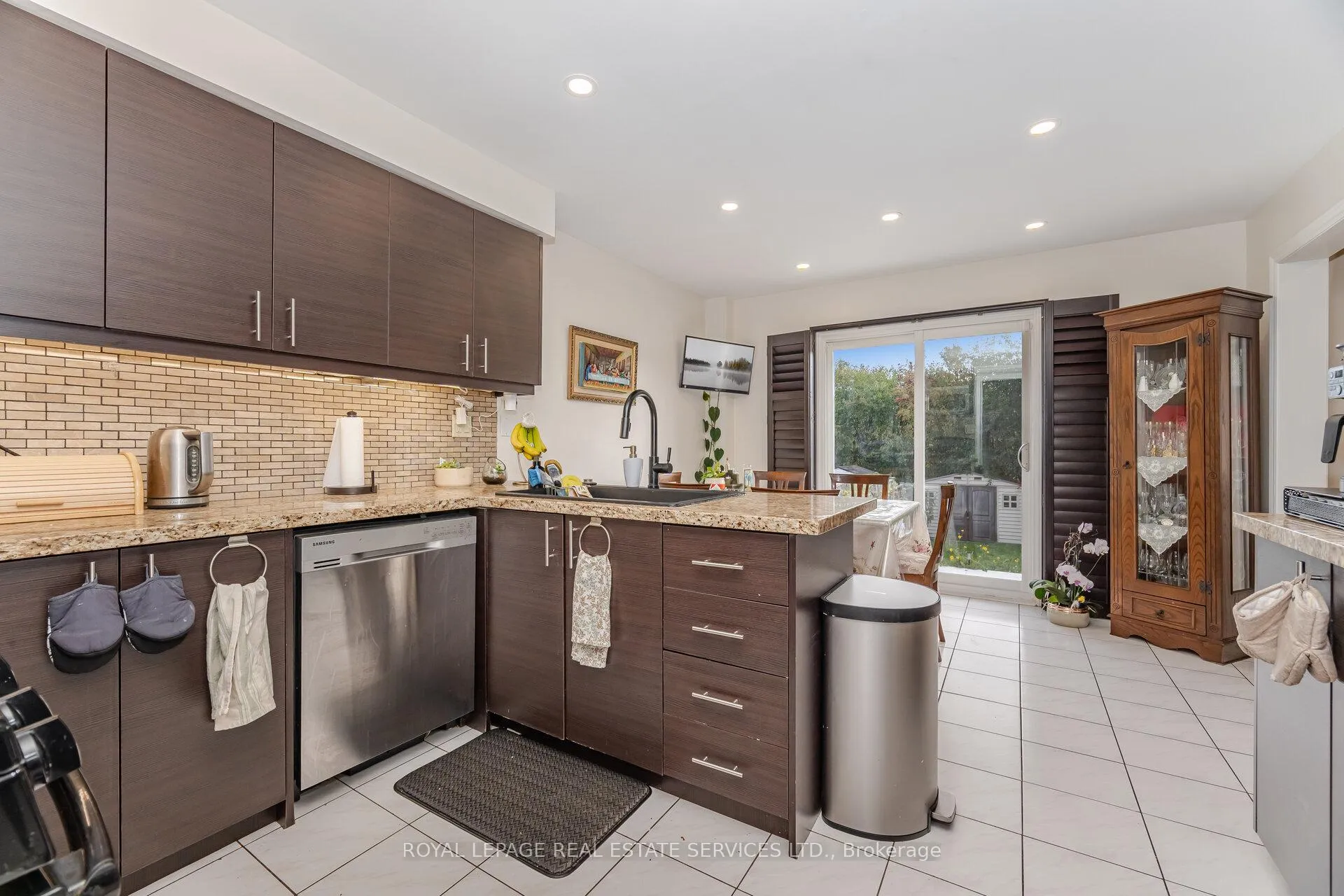 Photo 11 of 52 Wildberry Crescent, Brampton, Sandringham-Wellington — HOMEH