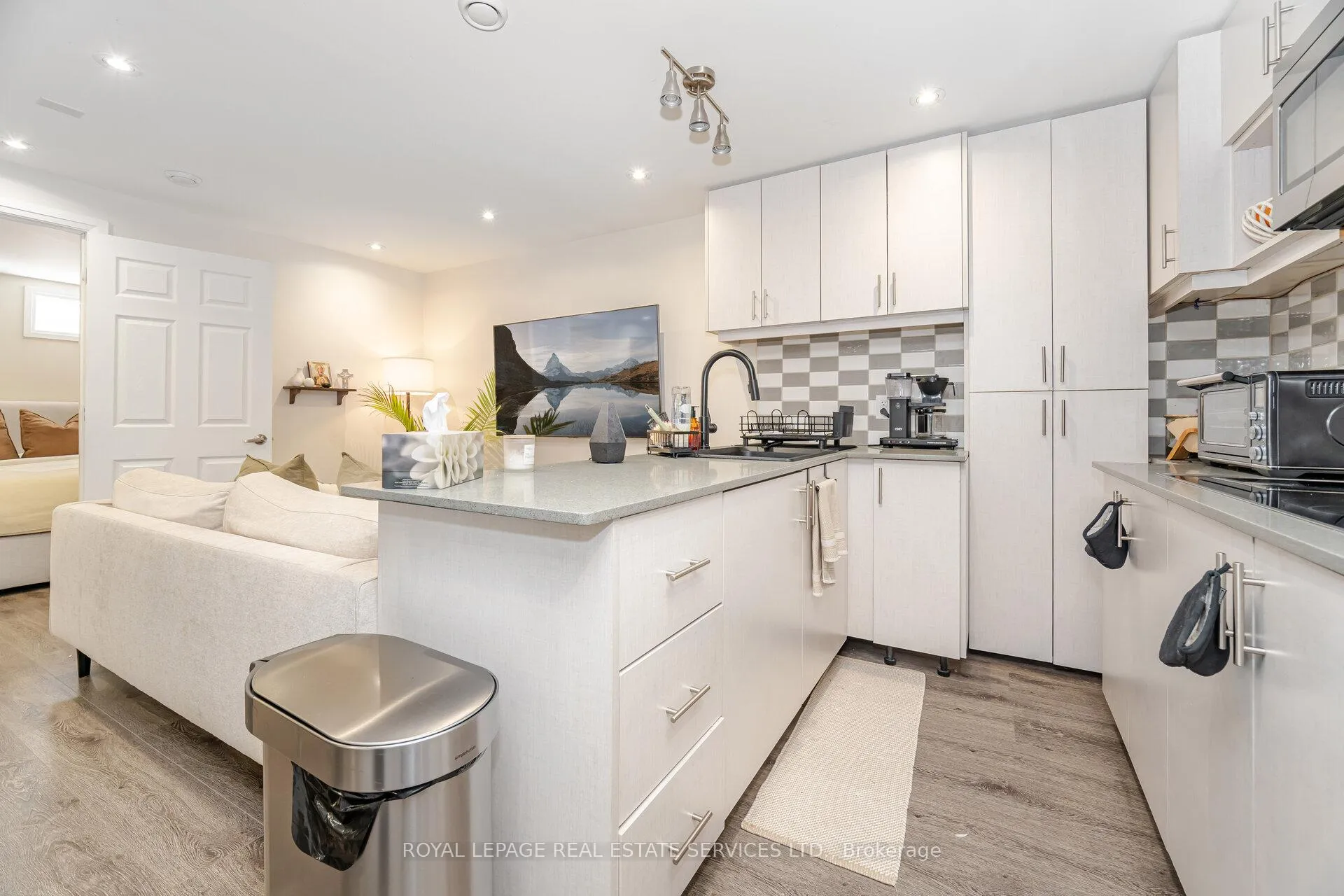Photo 32 of 52 Wildberry Crescent, Brampton, Sandringham-Wellington — HOMEH
