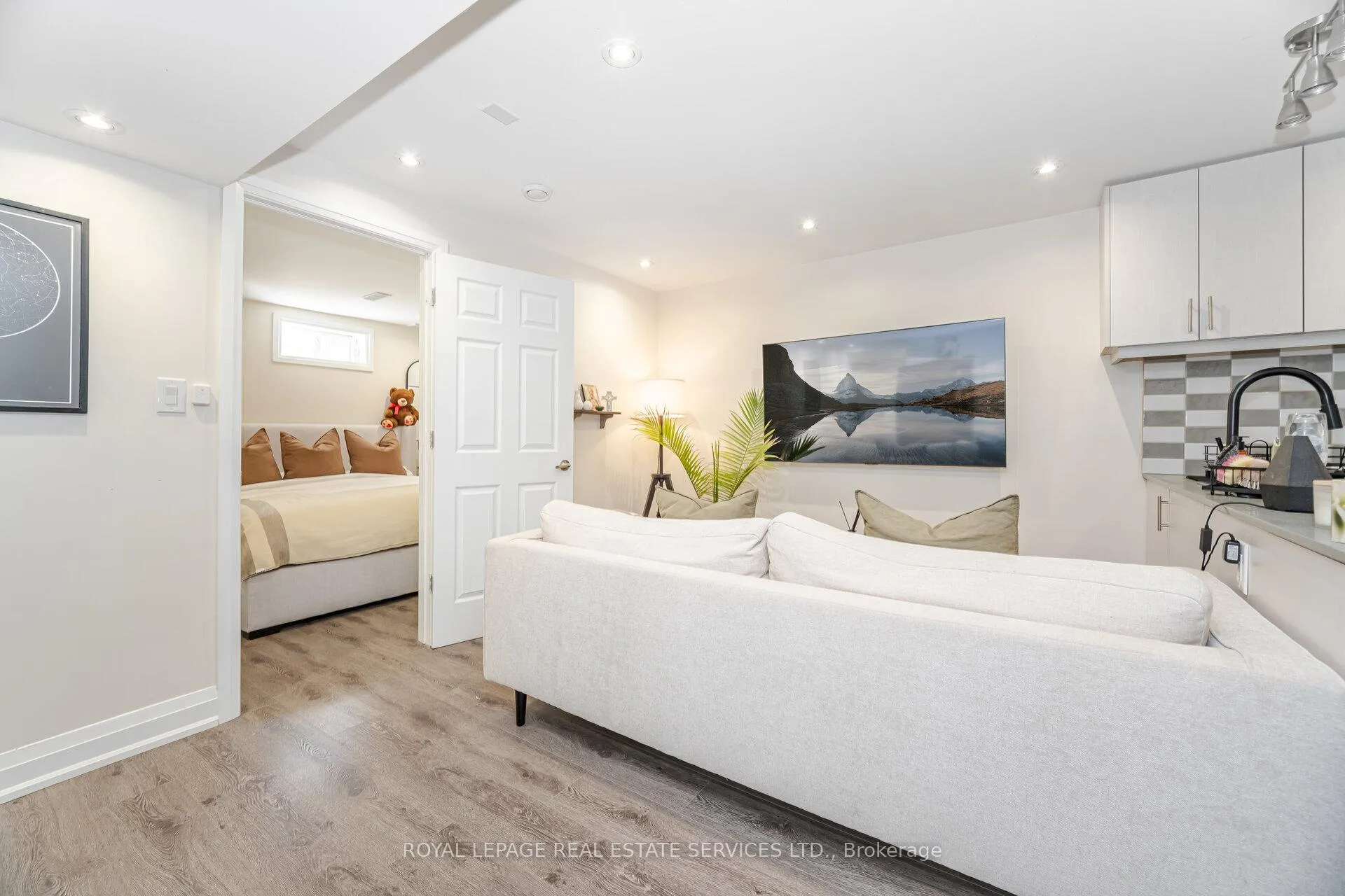 Photo 37 of 52 Wildberry Crescent, Brampton, Sandringham-Wellington — HOMEH