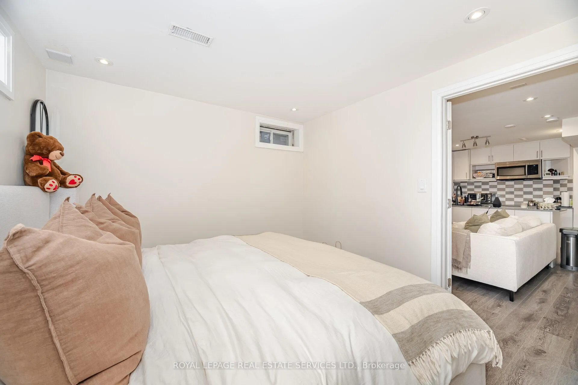 Photo 39 of 52 Wildberry Crescent, Brampton, Sandringham-Wellington — HOMEH