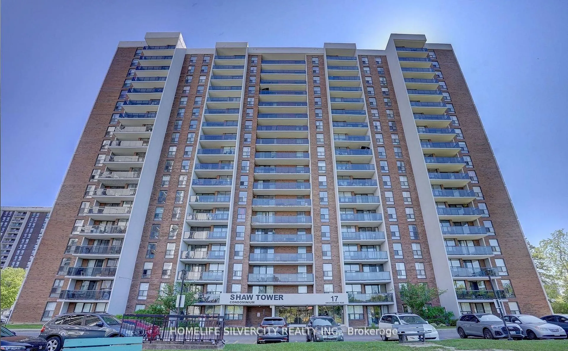 Front of Unit 904, 17 Knightsbridge Road