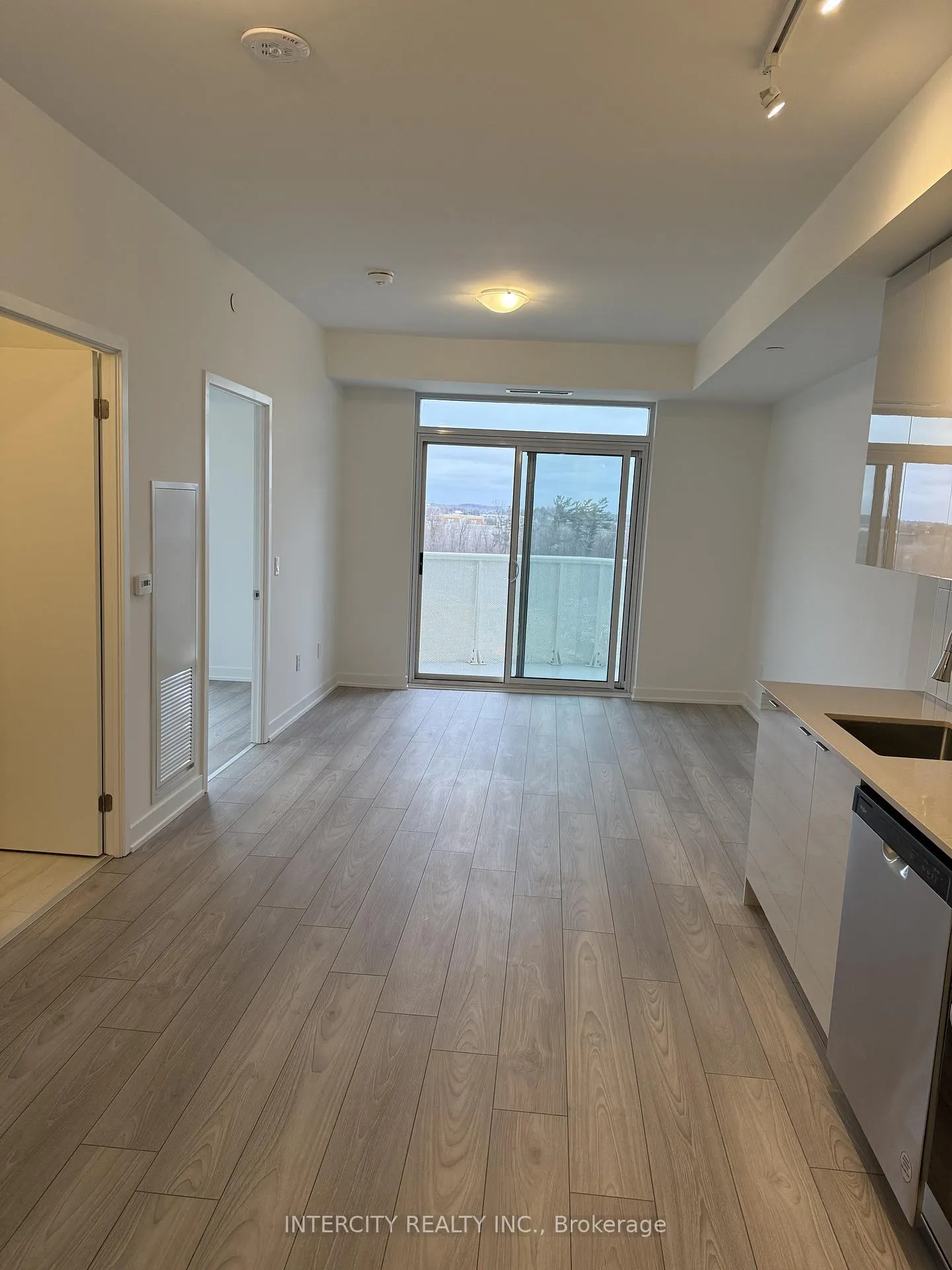 Photo 5 of Unit 622, 498 Caldari Road, Vaughan, Concord — HOMEH