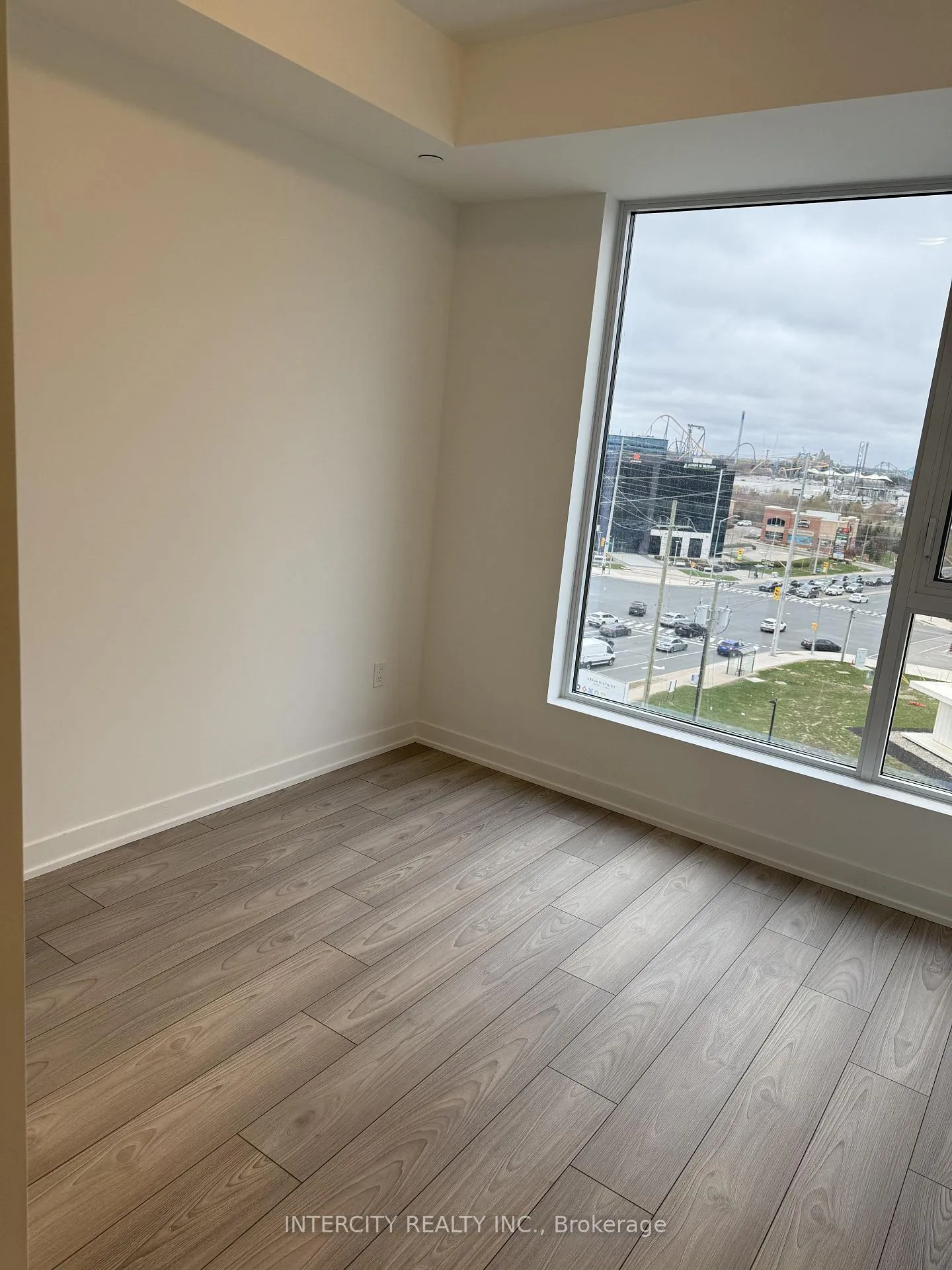 Photo 6 of Unit 622, 498 Caldari Road, Vaughan, Concord — HOMEH