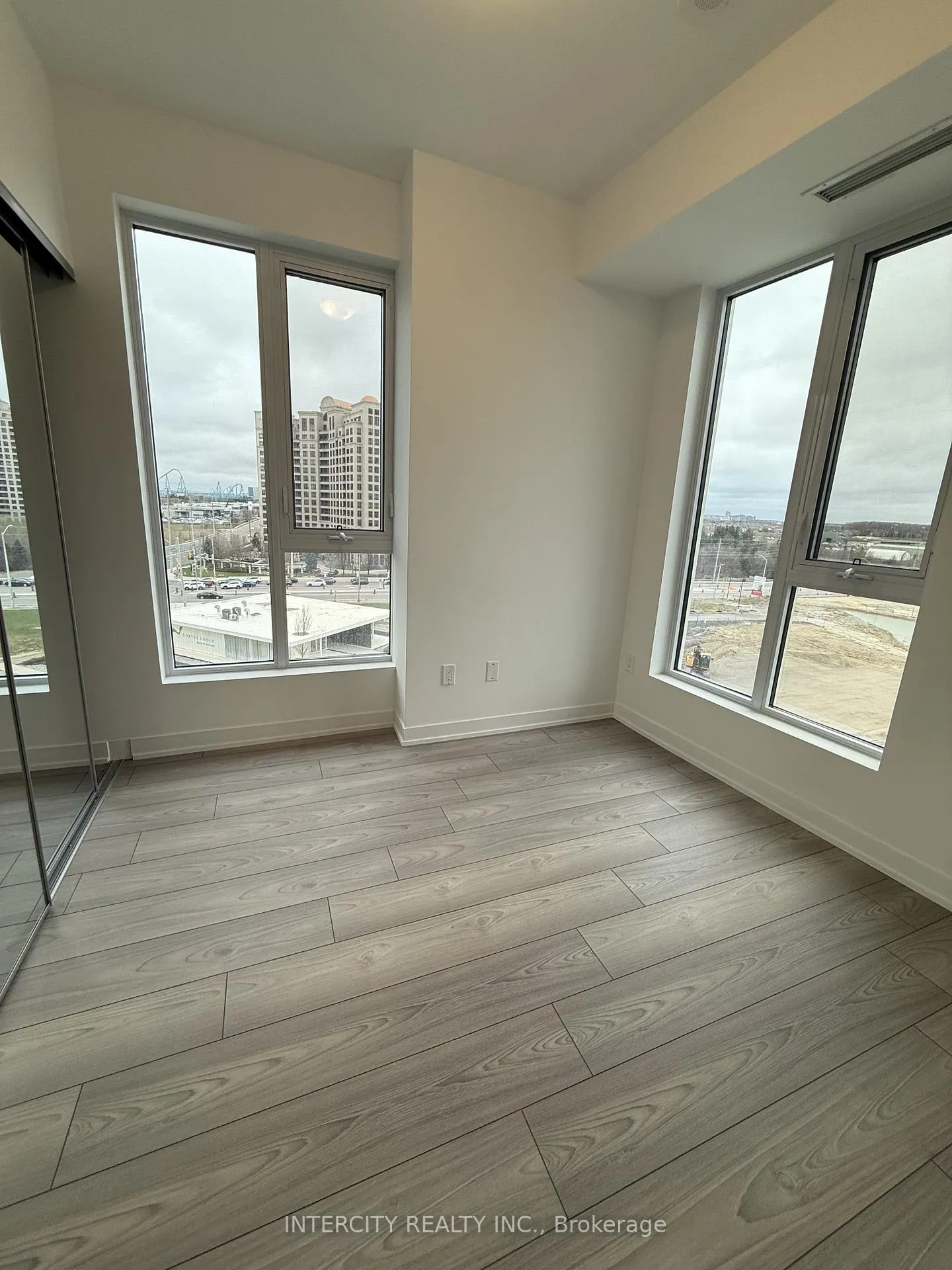 Photo 11 of Unit 622, 498 Caldari Road, Vaughan, Concord — HOMEH