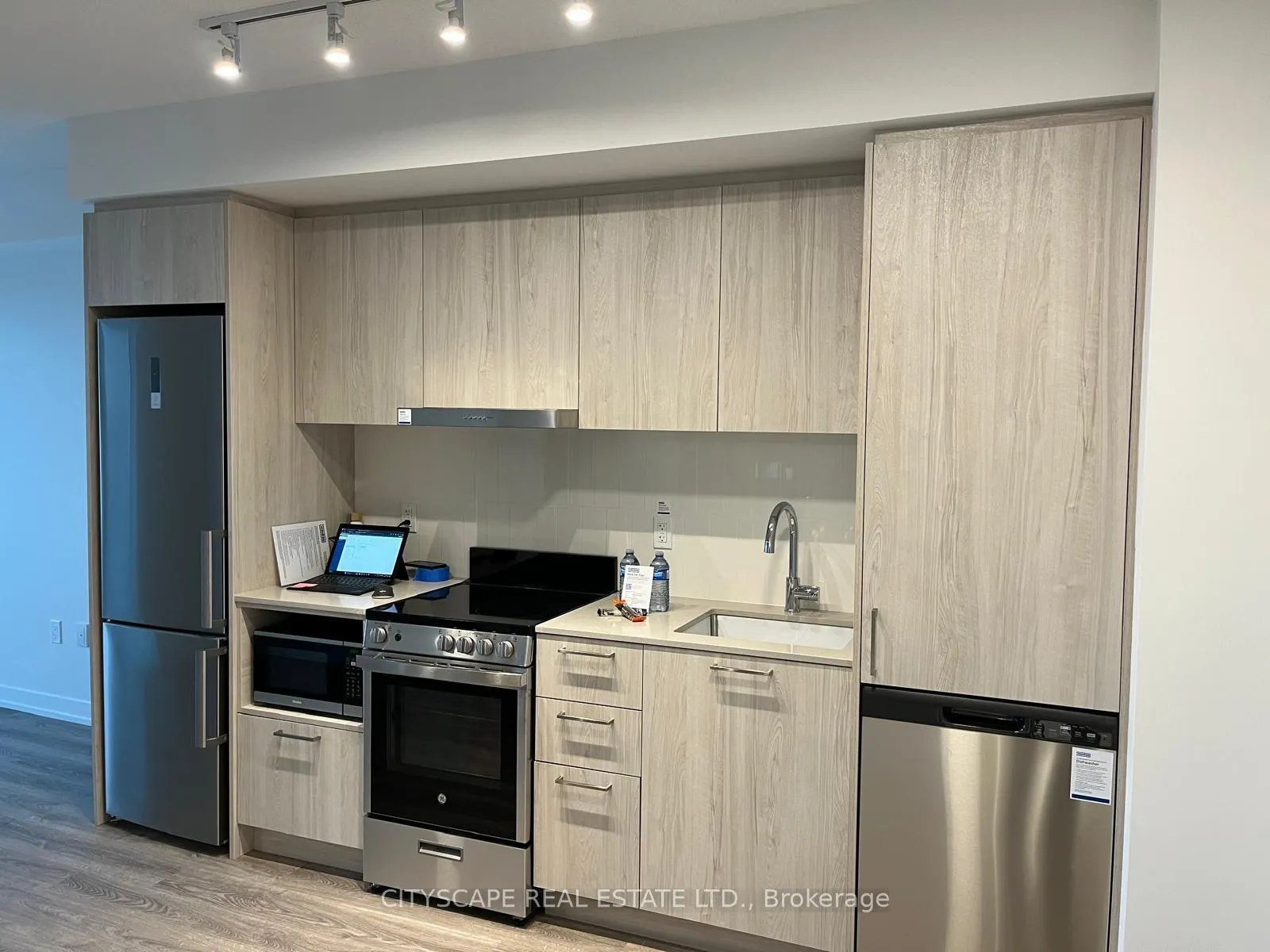 Photo 2 of Unit 2505, 195 Commerce Street, Vaughan, Vaughan Corporate Centre — HOMEH