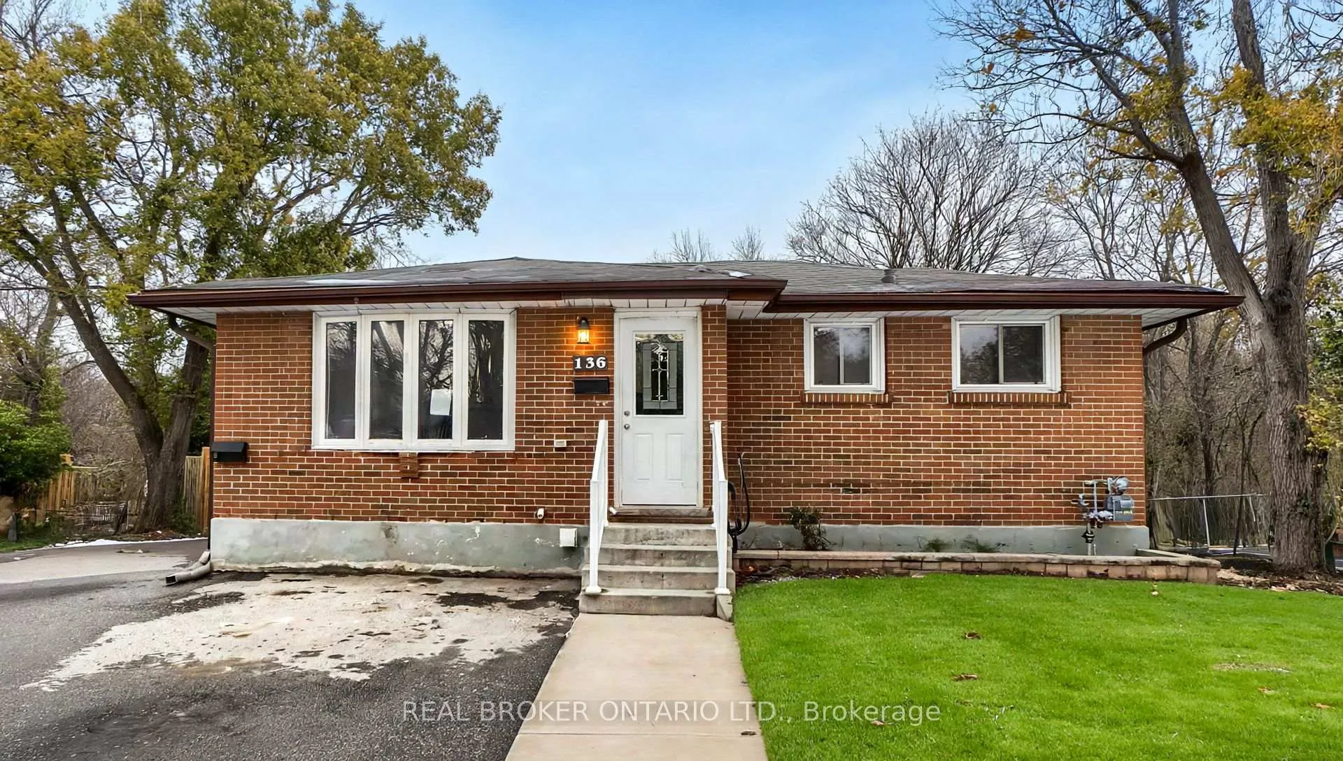 Photo 1 of 136 Claymore Crescent, Oshawa, Central — HOMEH