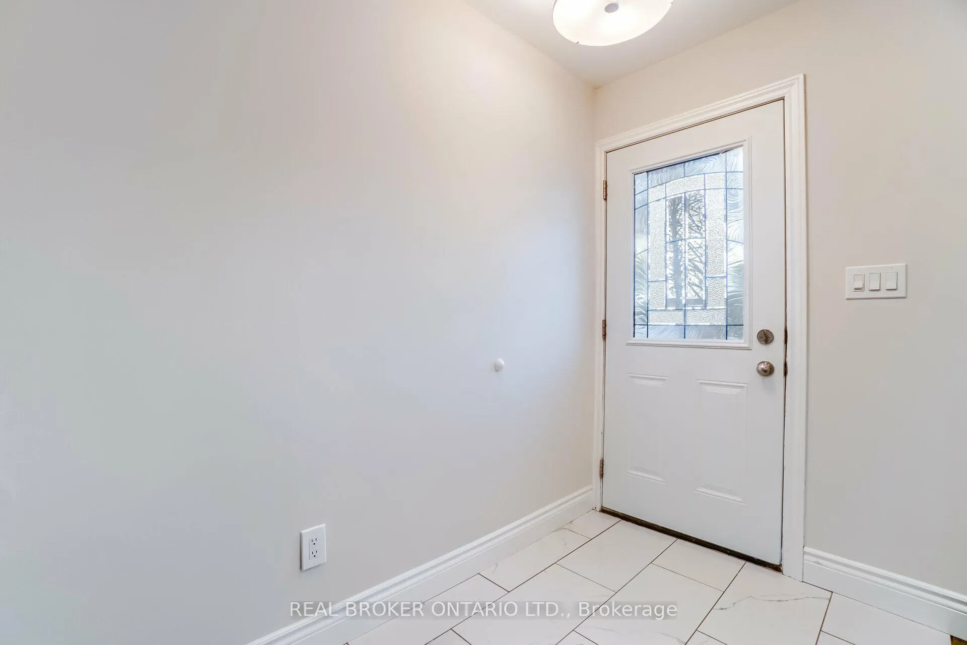 Photo 2 of 136 Claymore Crescent, Oshawa, Central — HOMEH