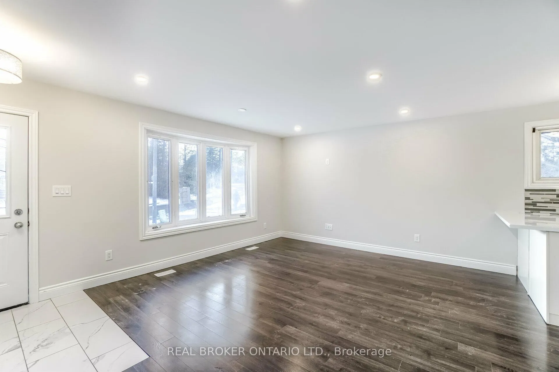 Photo 4 of 136 Claymore Crescent, Oshawa, Central — HOMEH