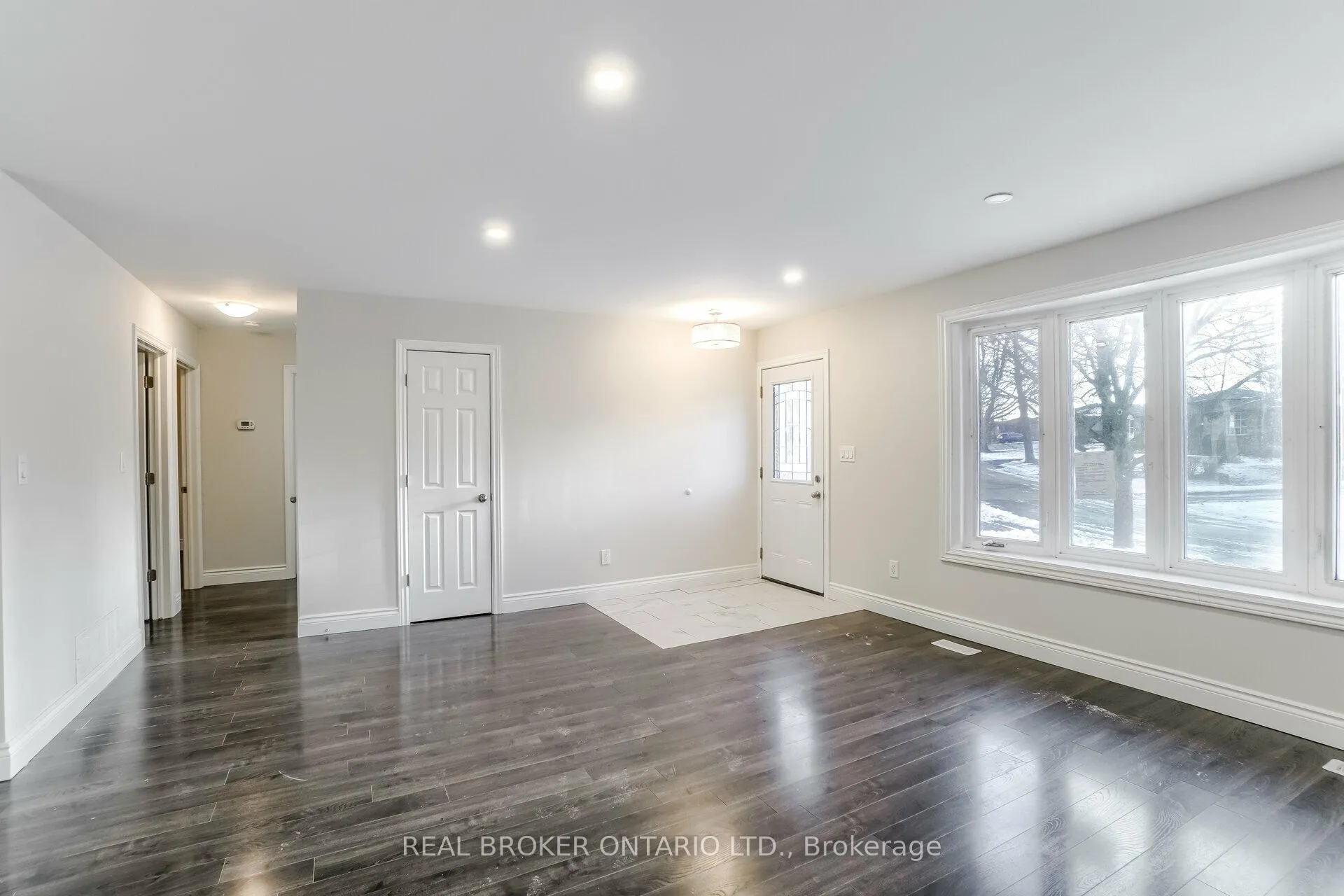 Photo 5 of 136 Claymore Crescent, Oshawa, Central — HOMEH
