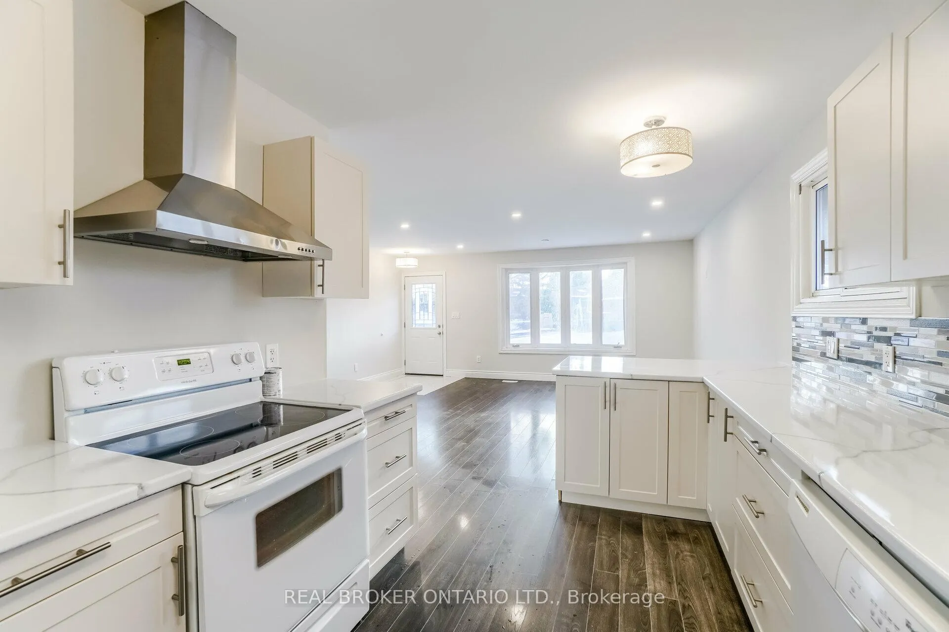 Photo 7 of 136 Claymore Crescent, Oshawa, Central — HOMEH