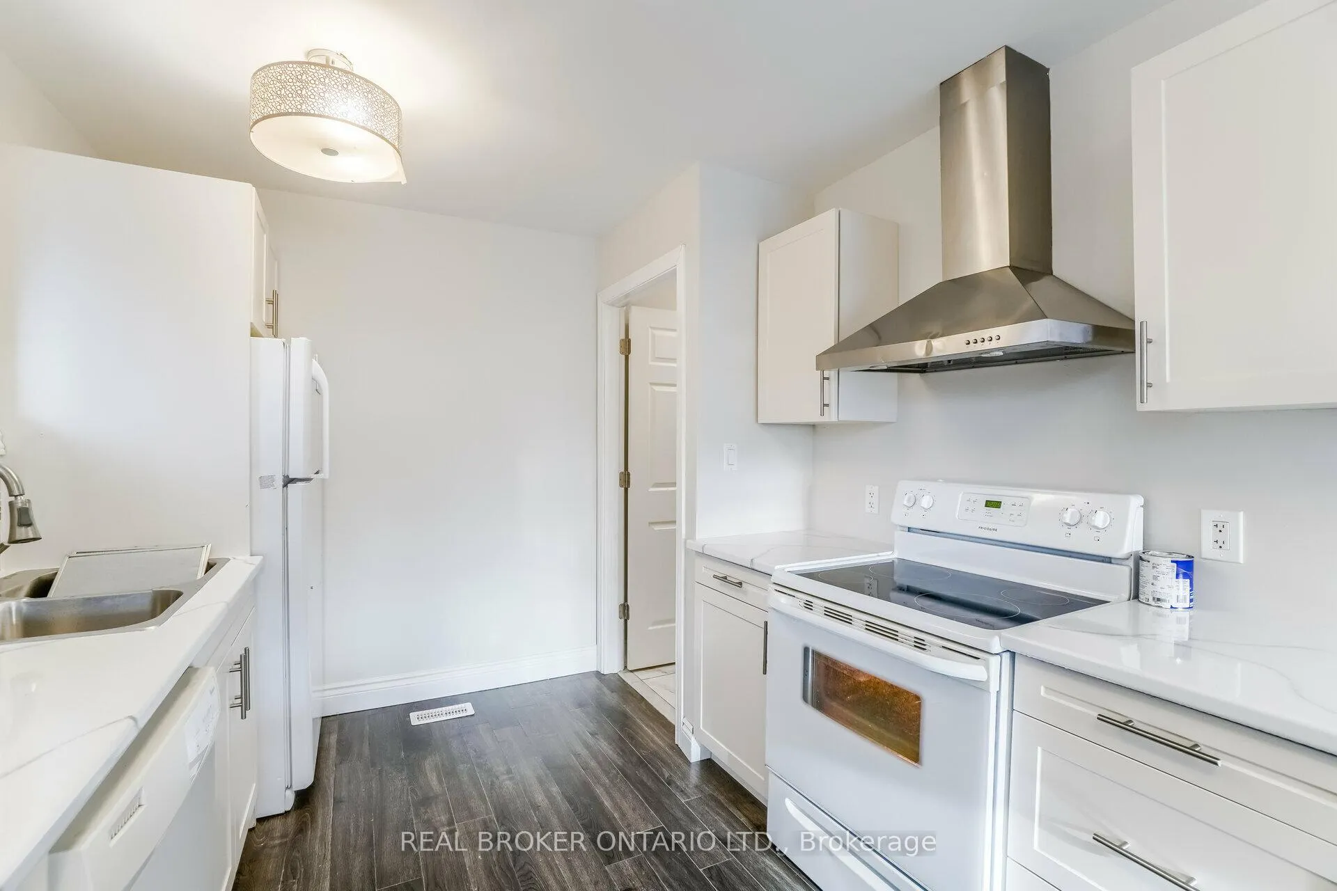 Photo 8 of 136 Claymore Crescent, Oshawa, Central — HOMEH