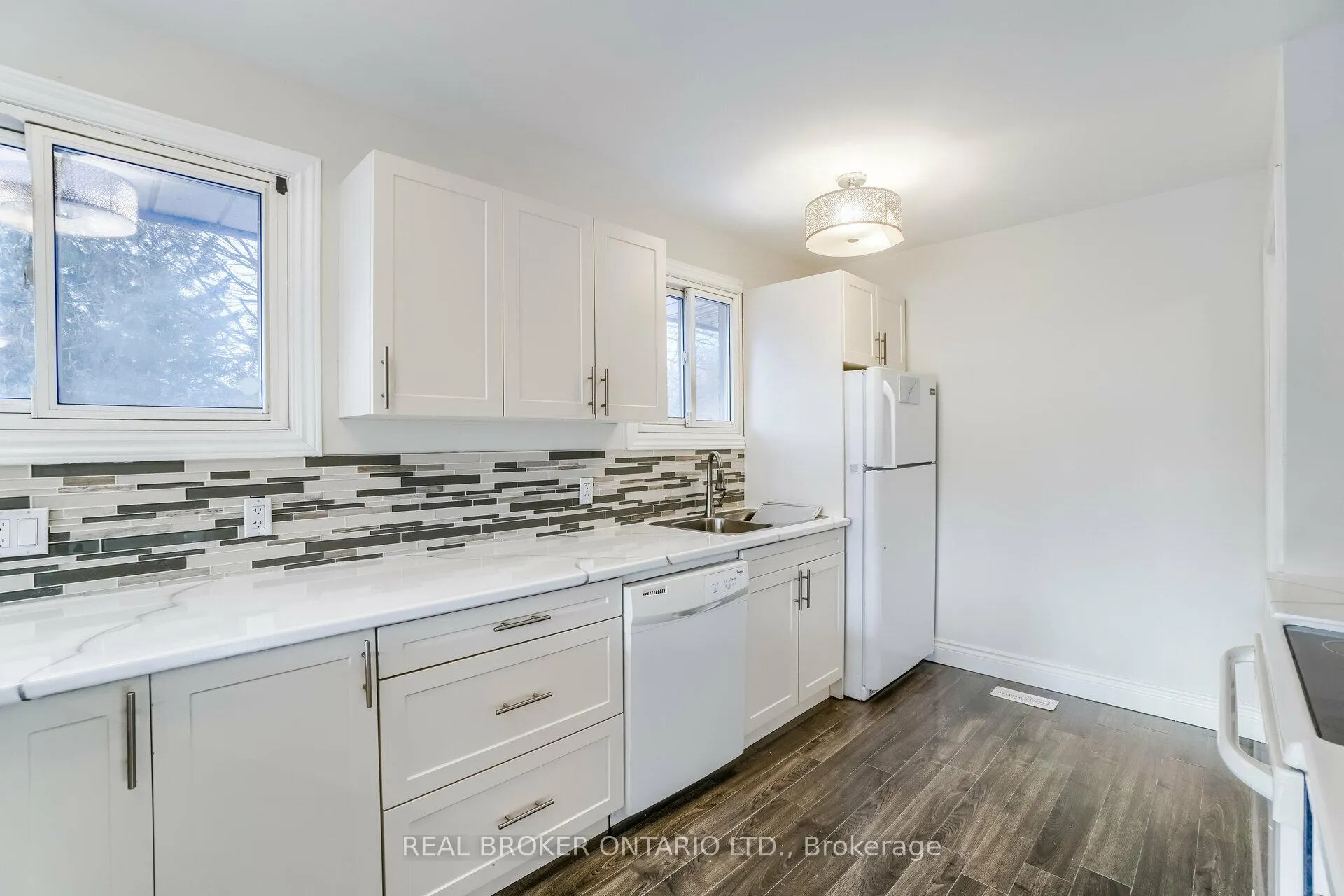 Photo 9 of 136 Claymore Crescent, Oshawa, Central — HOMEH
