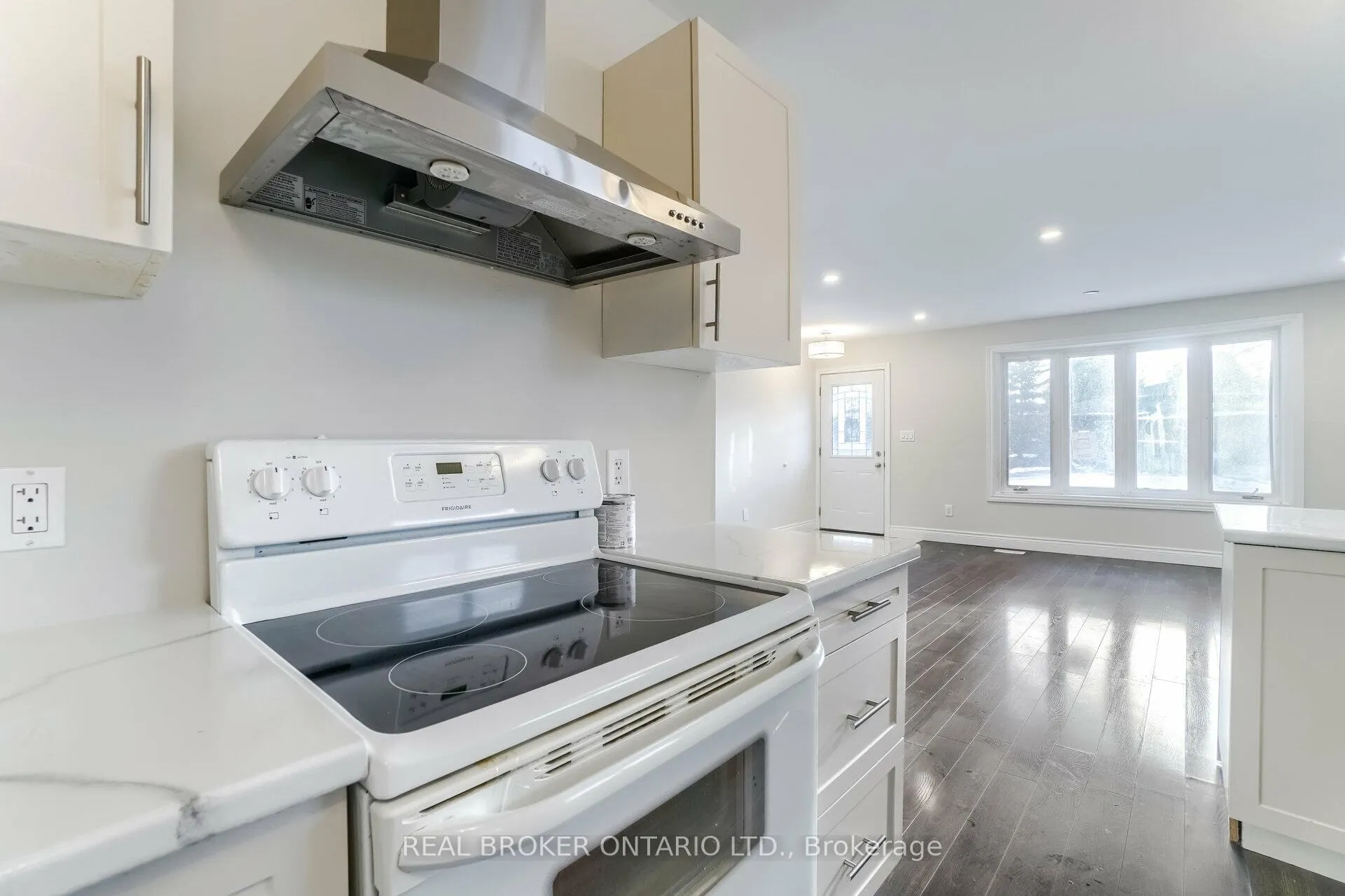 Photo 11 of 136 Claymore Crescent, Oshawa, Central — HOMEH