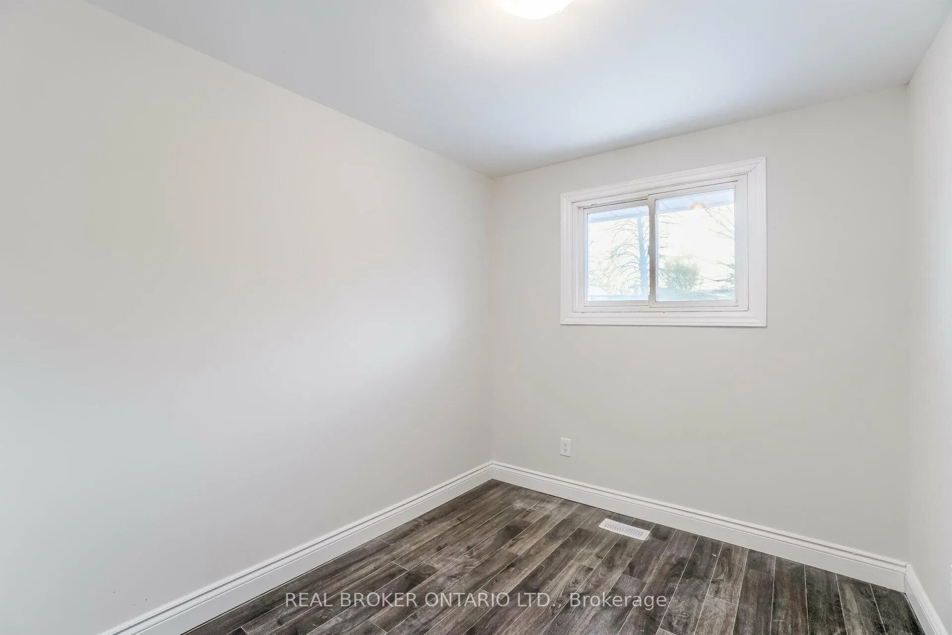 Photo 12 of 136 Claymore Crescent, Oshawa, Central — HOMEH