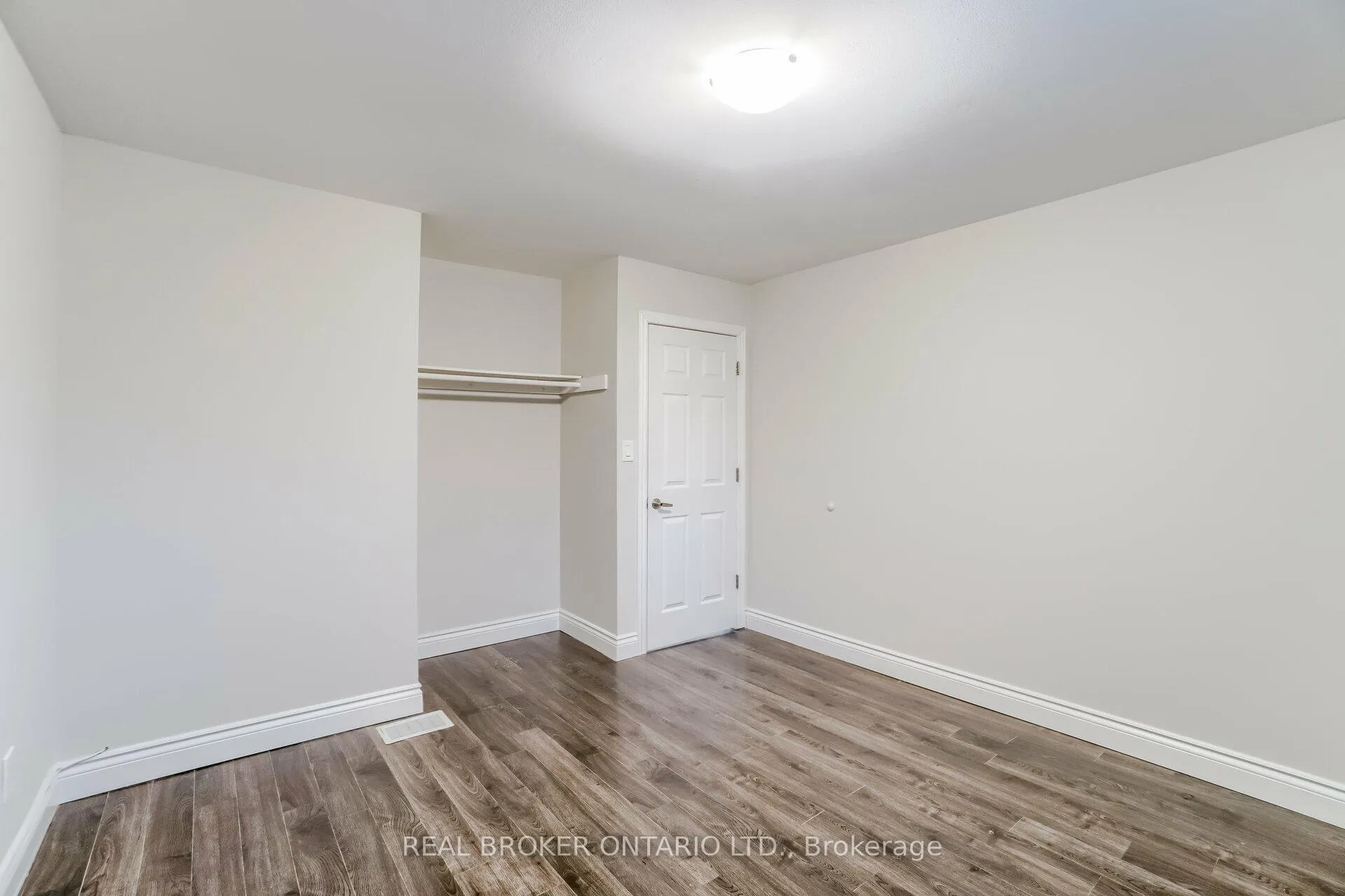 Photo 17 of 136 Claymore Crescent, Oshawa, Central — HOMEH
