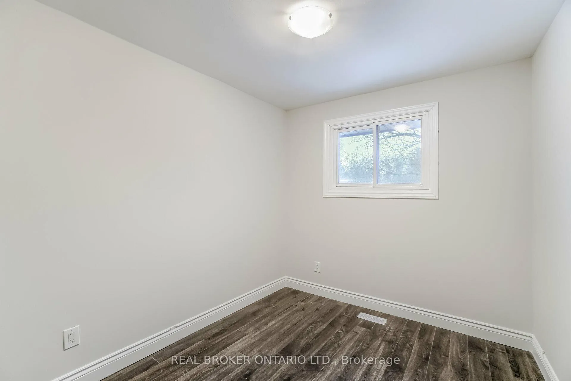 Photo 18 of 136 Claymore Crescent, Oshawa, Central — HOMEH