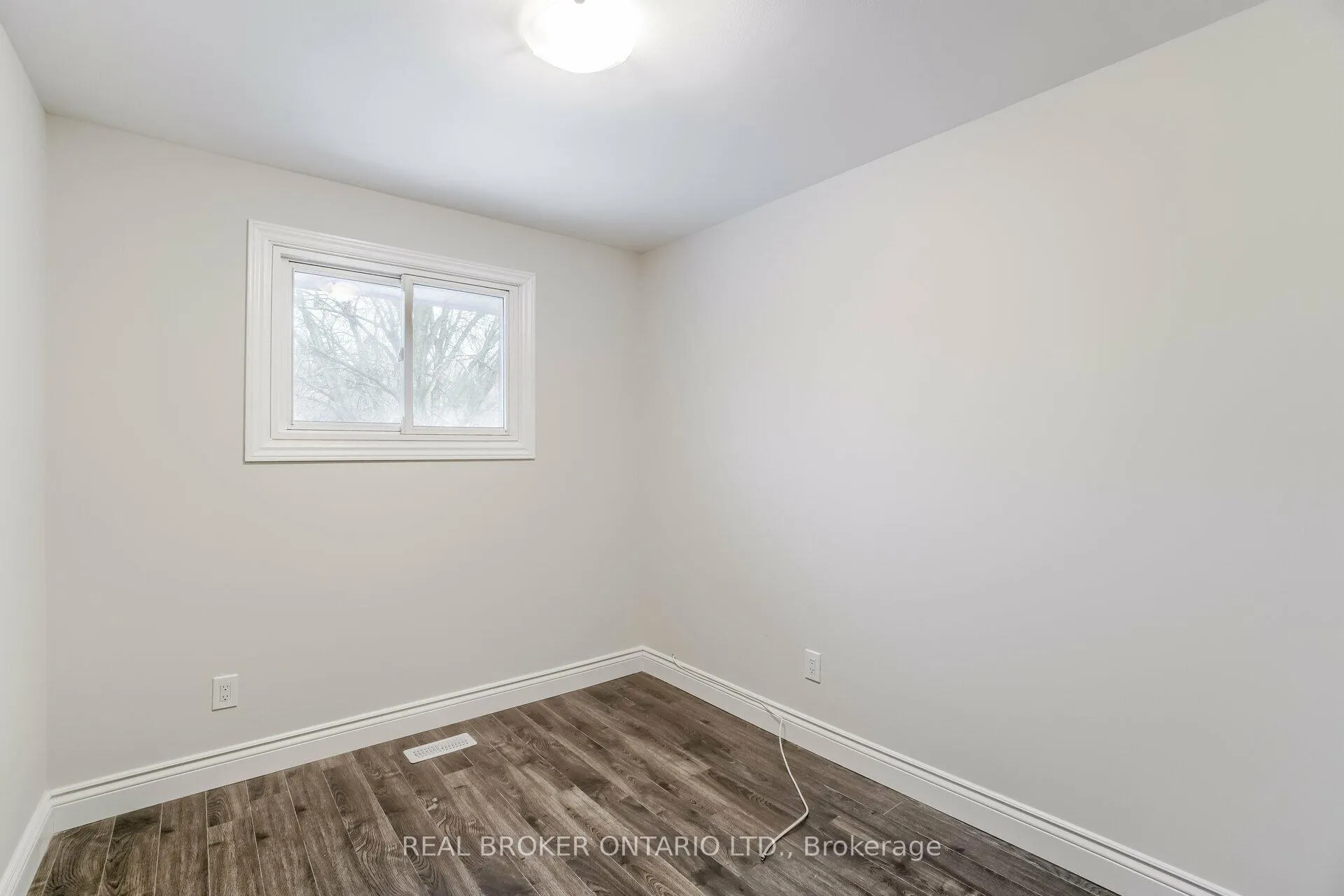 Photo 19 of 136 Claymore Crescent, Oshawa, Central — HOMEH