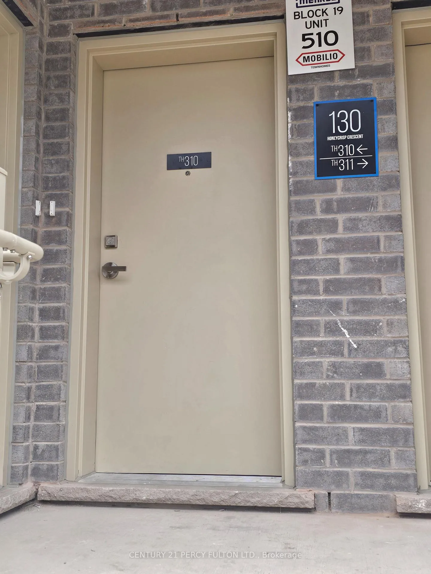 Photo 2 of Unit TH 310, 130 Honeycrisp Crescent, Vaughan, Concord — HOMEH