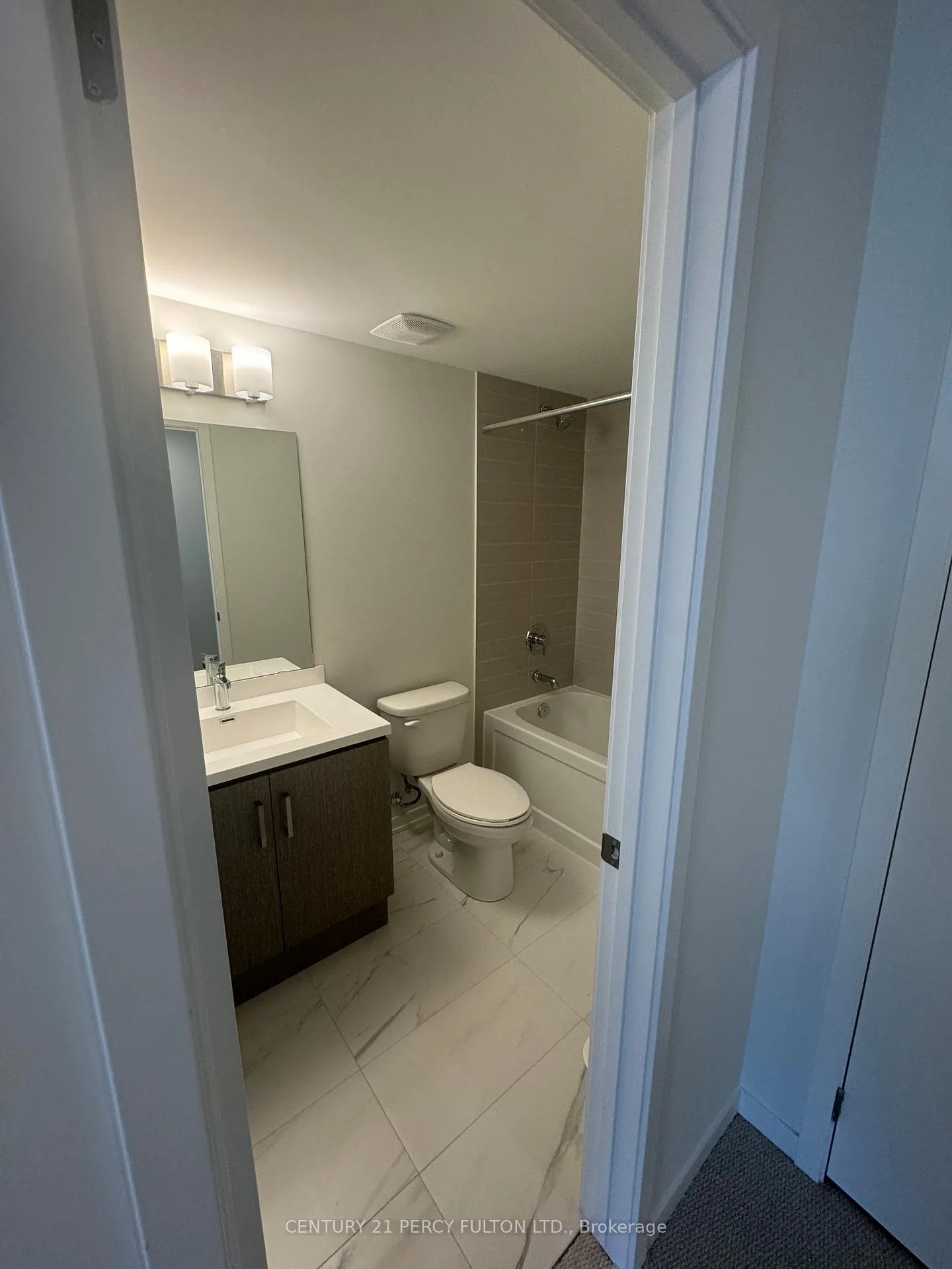 Photo 6 of Unit TH 310, 130 Honeycrisp Crescent, Vaughan, Concord — HOMEH