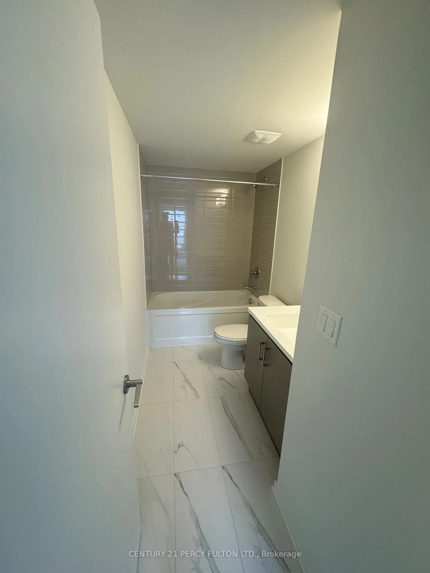 Photo 9 of Unit TH 310, 130 Honeycrisp Crescent, Vaughan, Concord — HOMEH