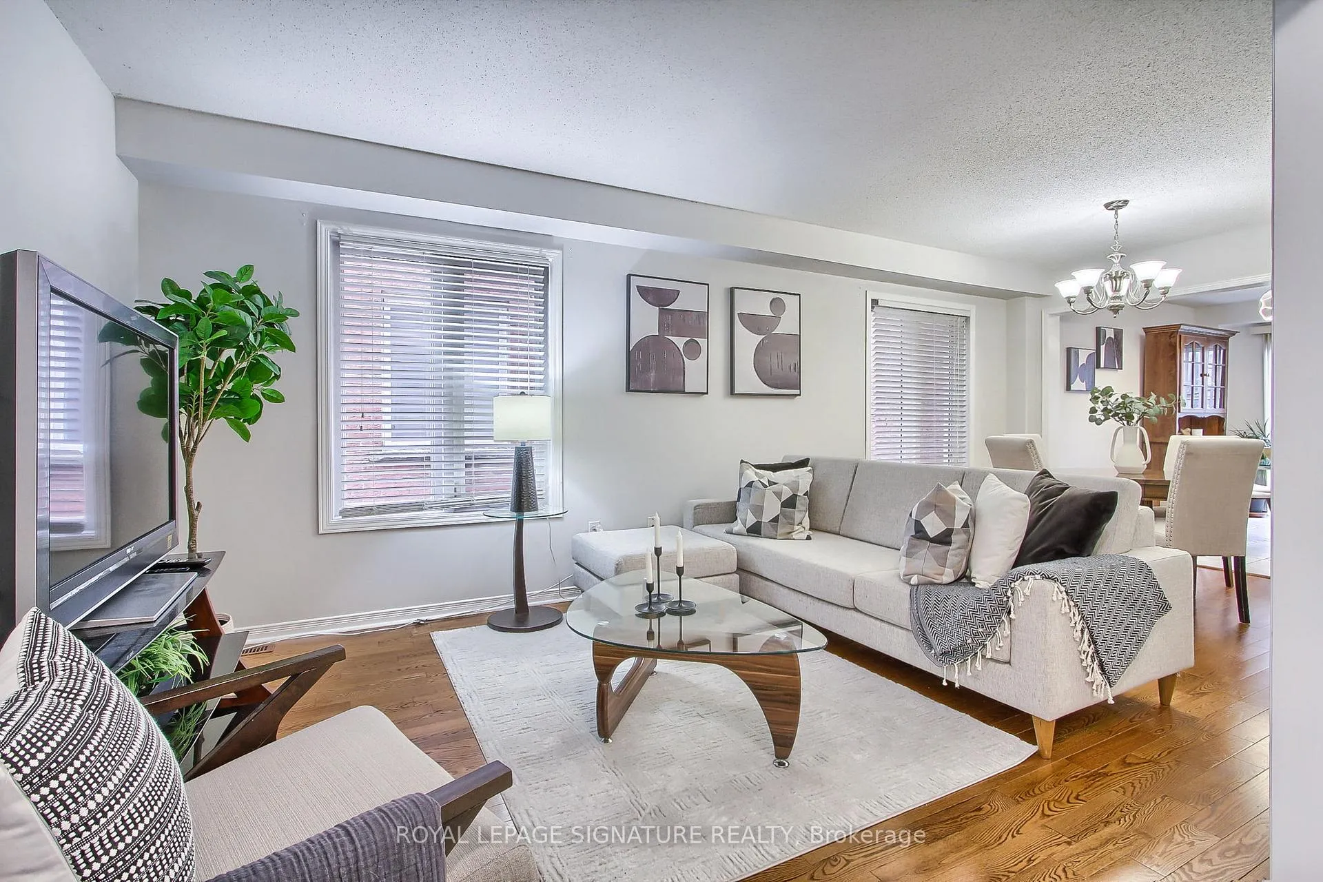 Photo 5 of 131 Tara Crescent, Markham, Cedarwood — HOMEH