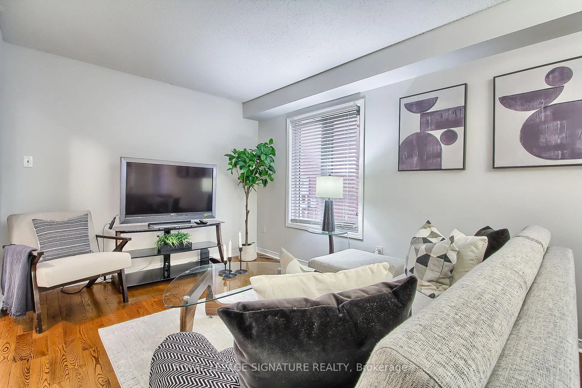 Photo 7 of 131 Tara Crescent, Markham, Cedarwood — HOMEH