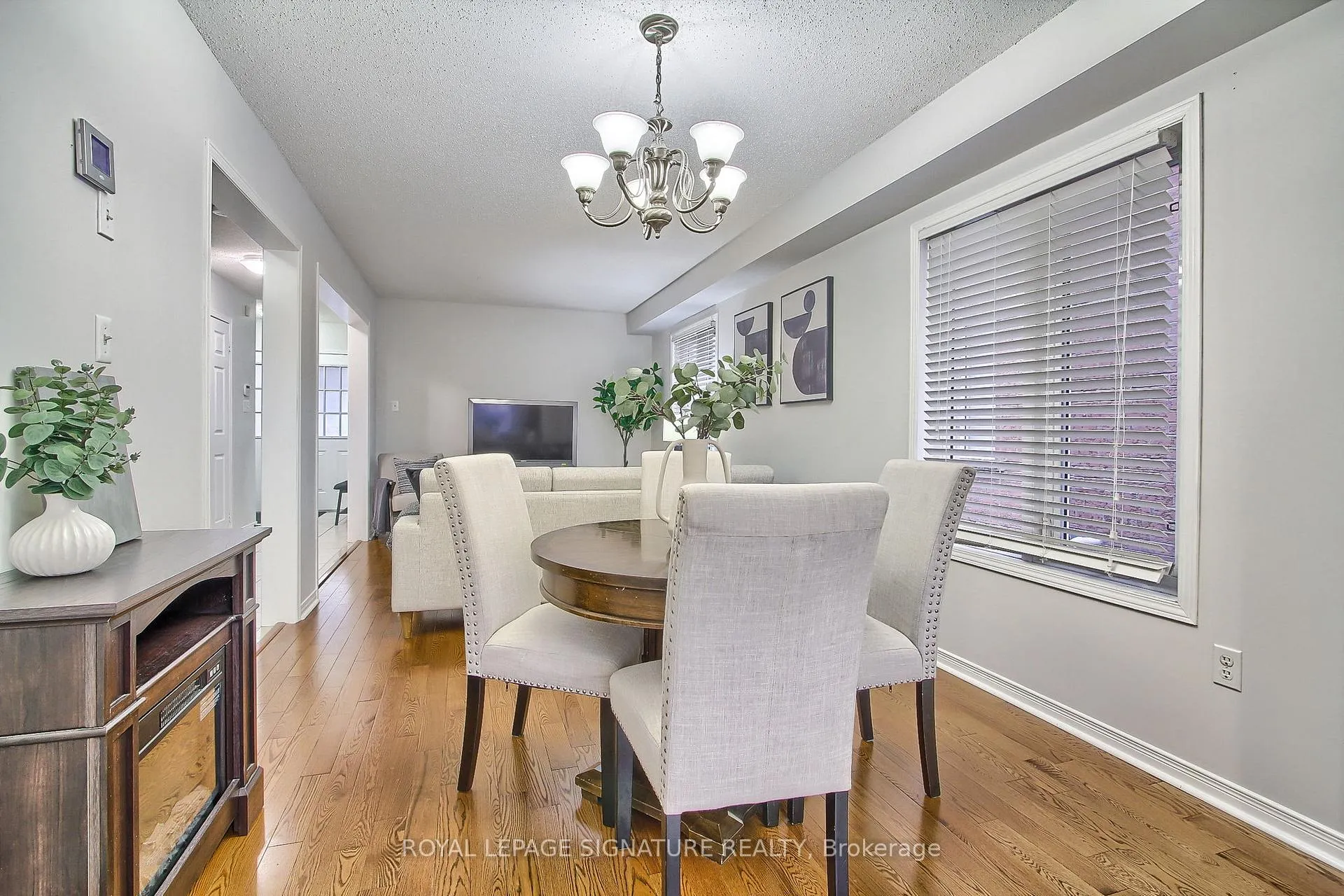 Photo 9 of 131 Tara Crescent, Markham, Cedarwood — HOMEH