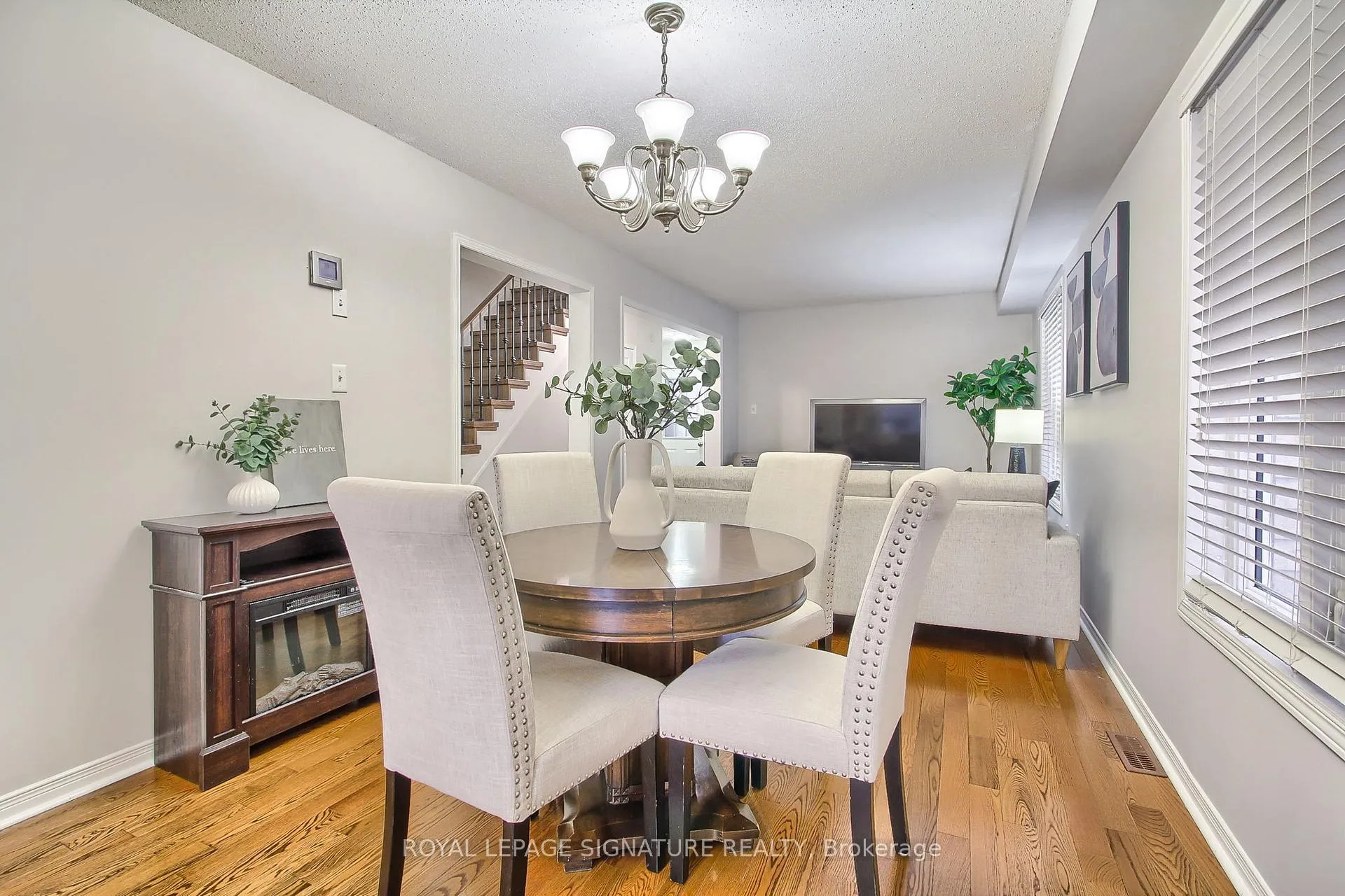 Photo 10 of 131 Tara Crescent, Markham, Cedarwood — HOMEH