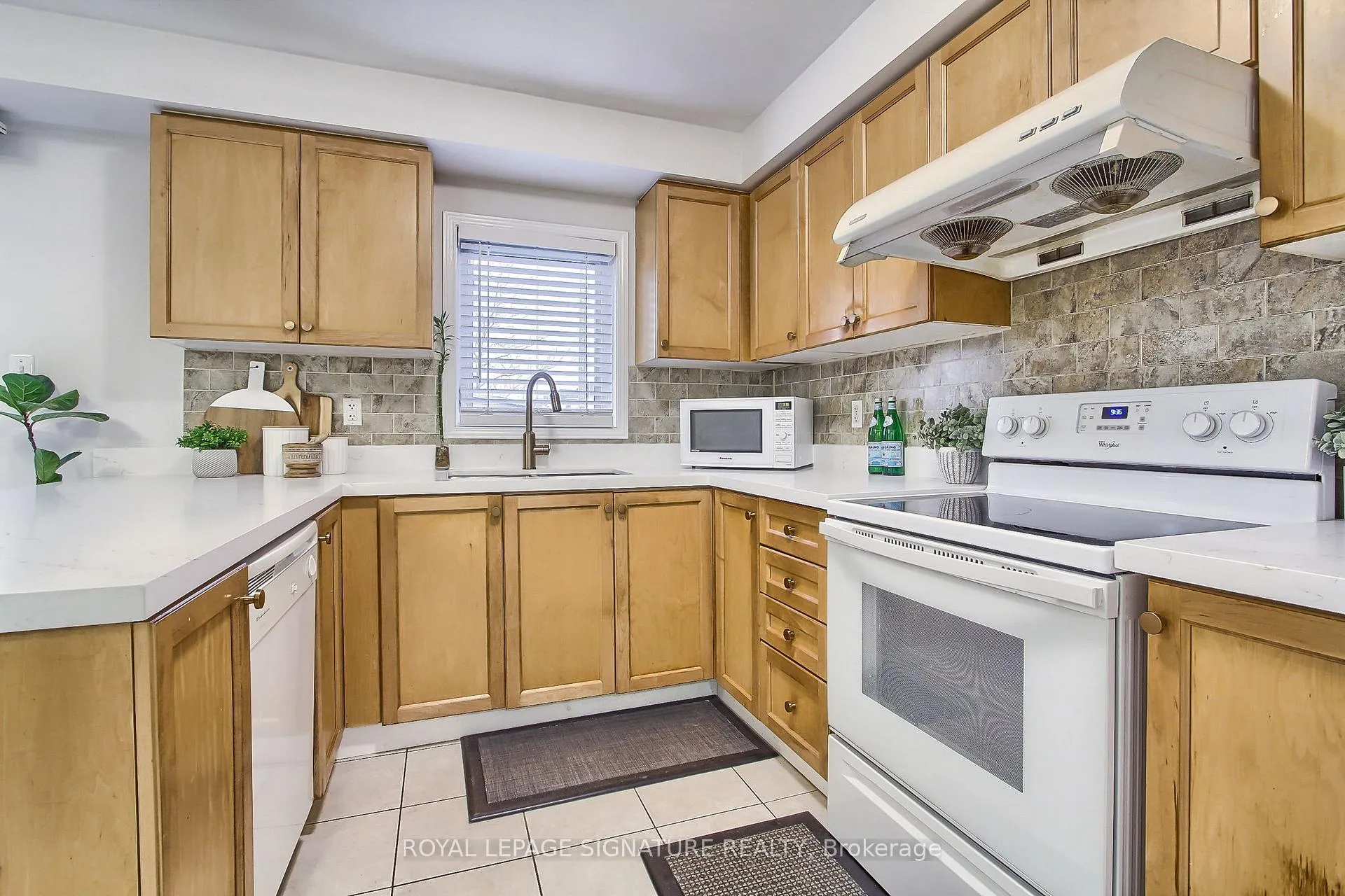 Photo 12 of 131 Tara Crescent, Markham, Cedarwood — HOMEH