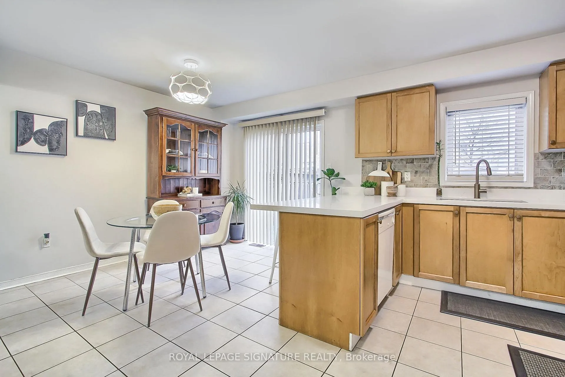 Photo 15 of 131 Tara Crescent, Markham, Cedarwood — HOMEH