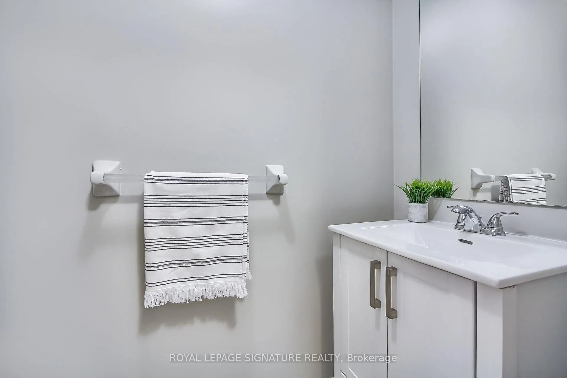 Photo 17 of 131 Tara Crescent, Markham, Cedarwood — HOMEH
