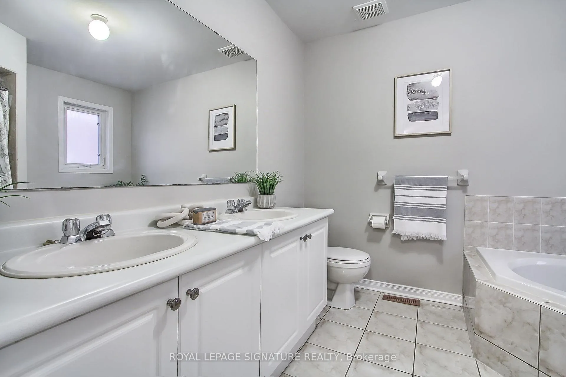 Photo 22 of 131 Tara Crescent, Markham, Cedarwood — HOMEH