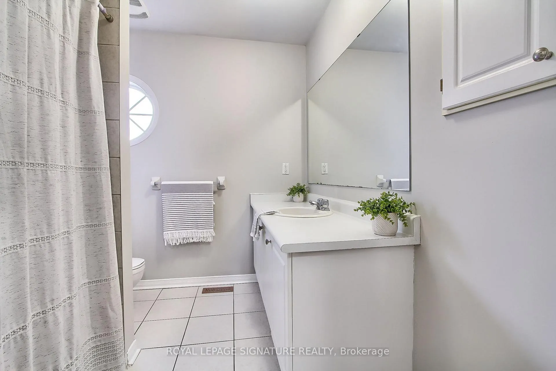 Photo 26 of 131 Tara Crescent, Markham, Cedarwood — HOMEH