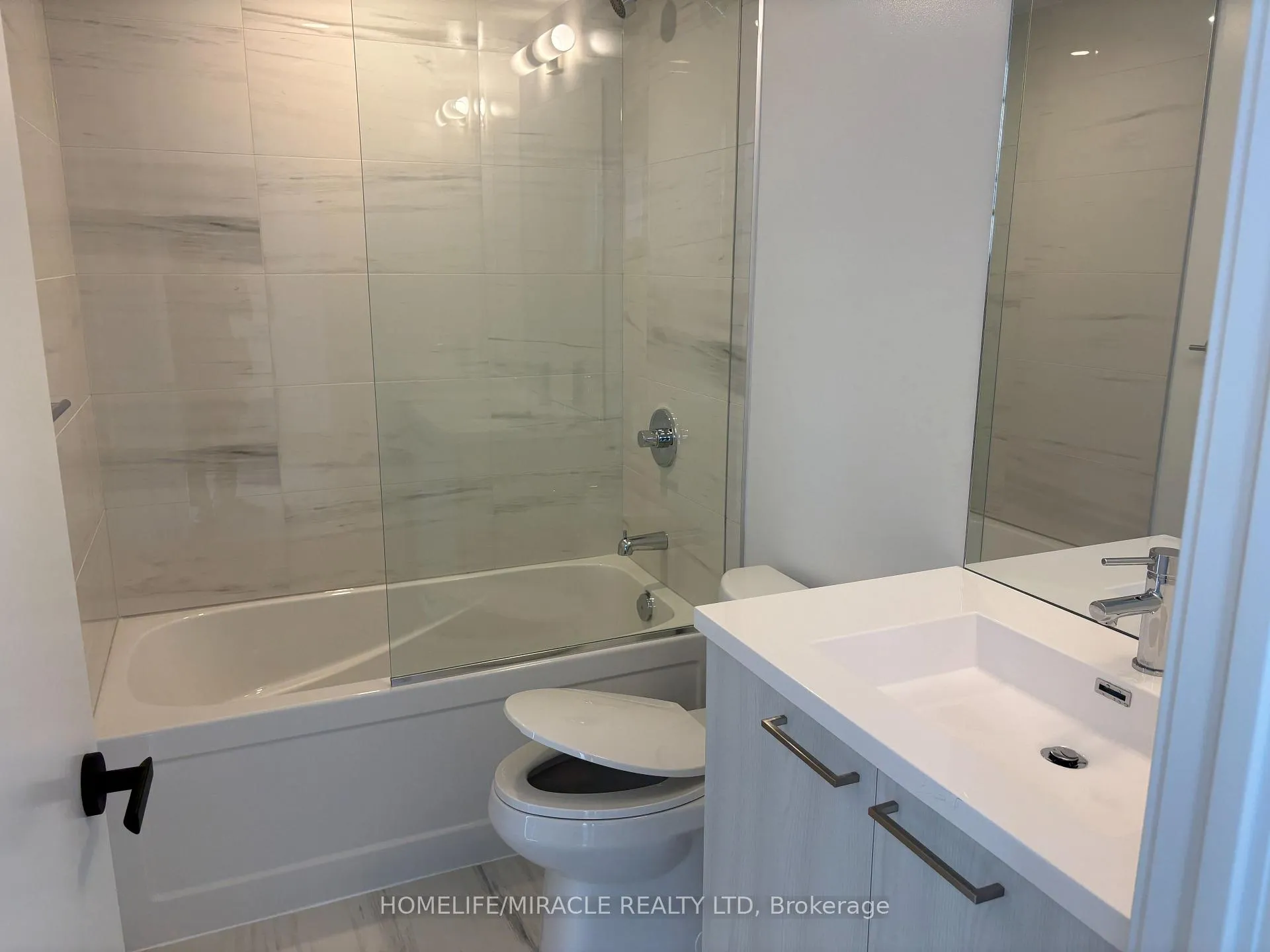 Photo 8 of Unit 3706, 195 Commerce Street, Vaughan, Vaughan Corporate Centre — HOMEH