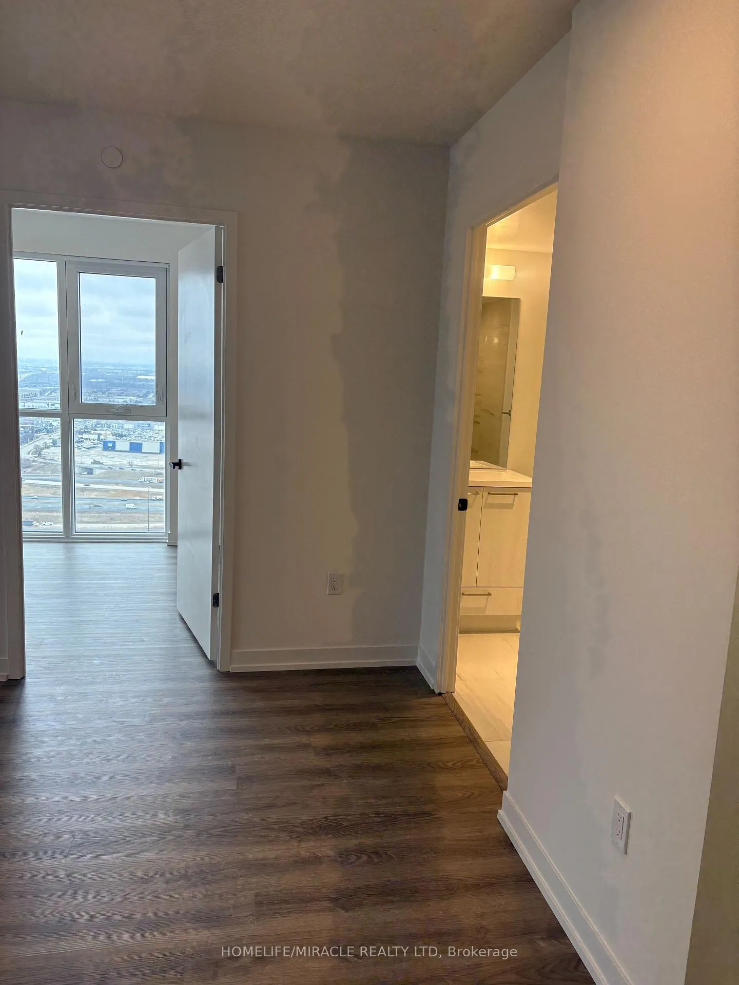 Photo 9 of Unit 3706, 195 Commerce Street, Vaughan, Vaughan Corporate Centre — HOMEH