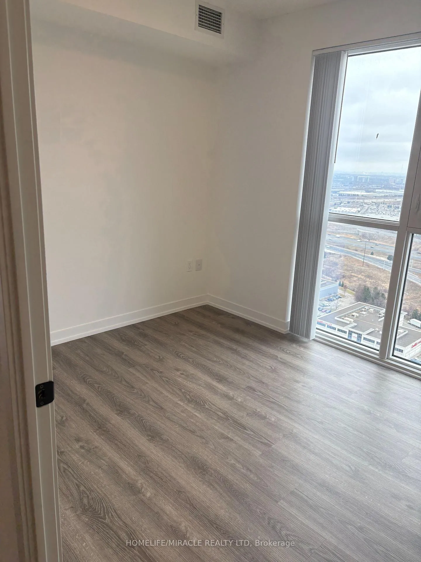 Photo 10 of Unit 3706, 195 Commerce Street, Vaughan, Vaughan Corporate Centre — HOMEH