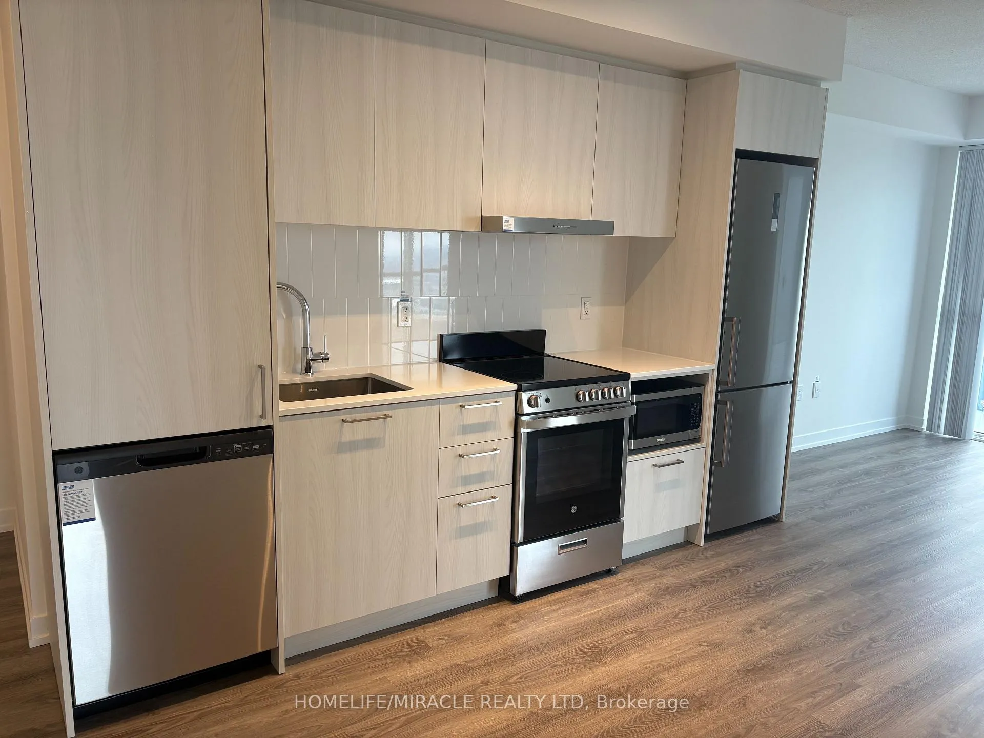 Photo 11 of Unit 3706, 195 Commerce Street, Vaughan, Vaughan Corporate Centre — HOMEH