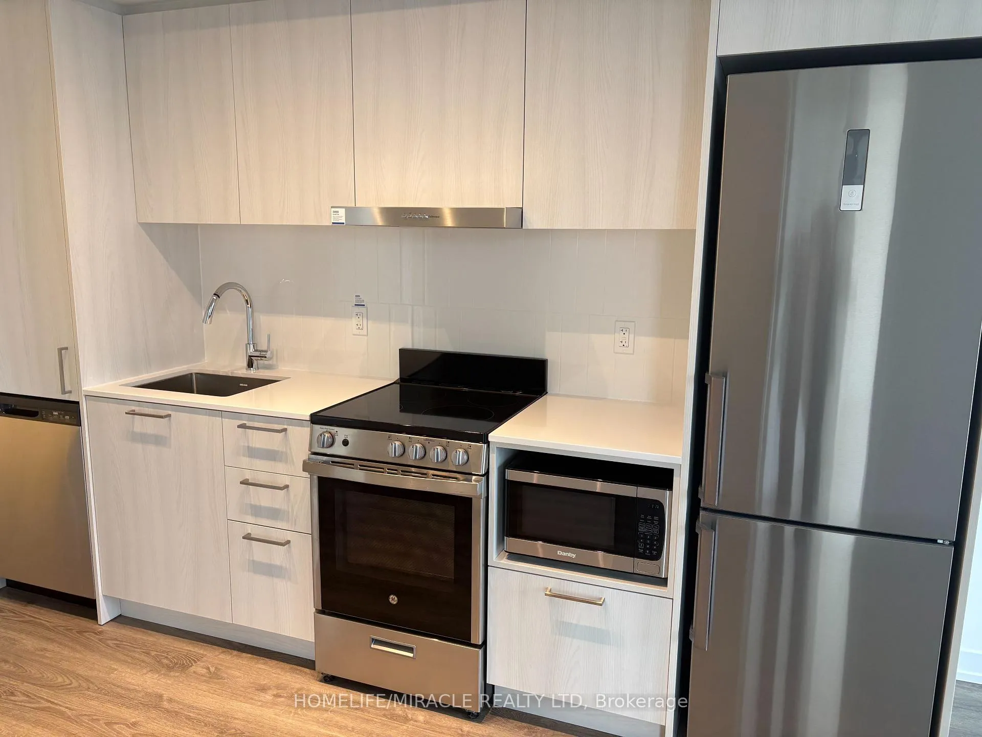 Photo 13 of Unit 3706, 195 Commerce Street, Vaughan, Vaughan Corporate Centre — HOMEH