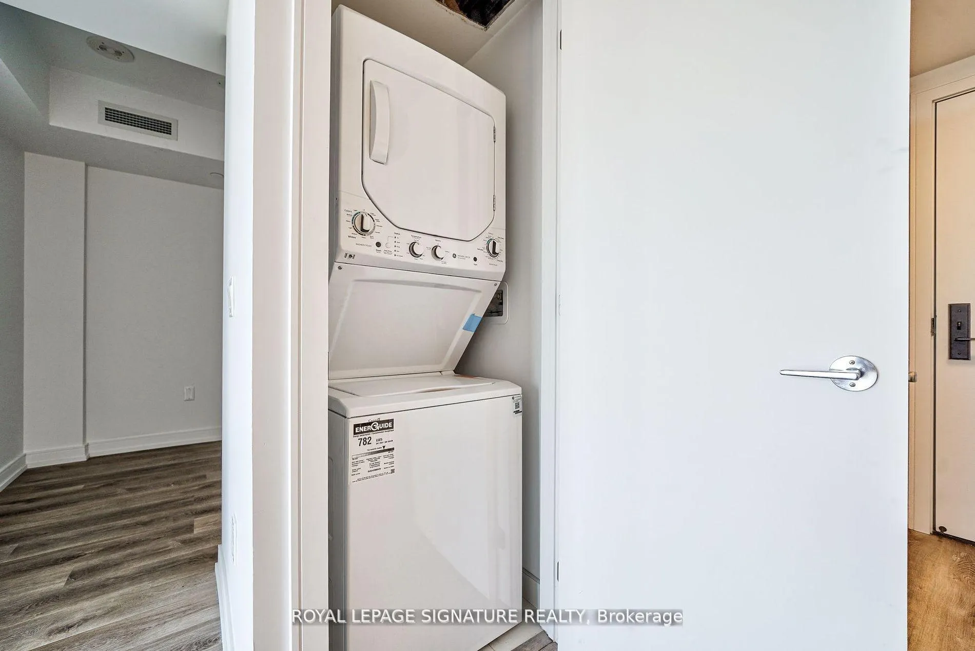 Photo 3 of Unit 1421, 1 Jarvis Street, Hamilton, Beasley — HOMEH