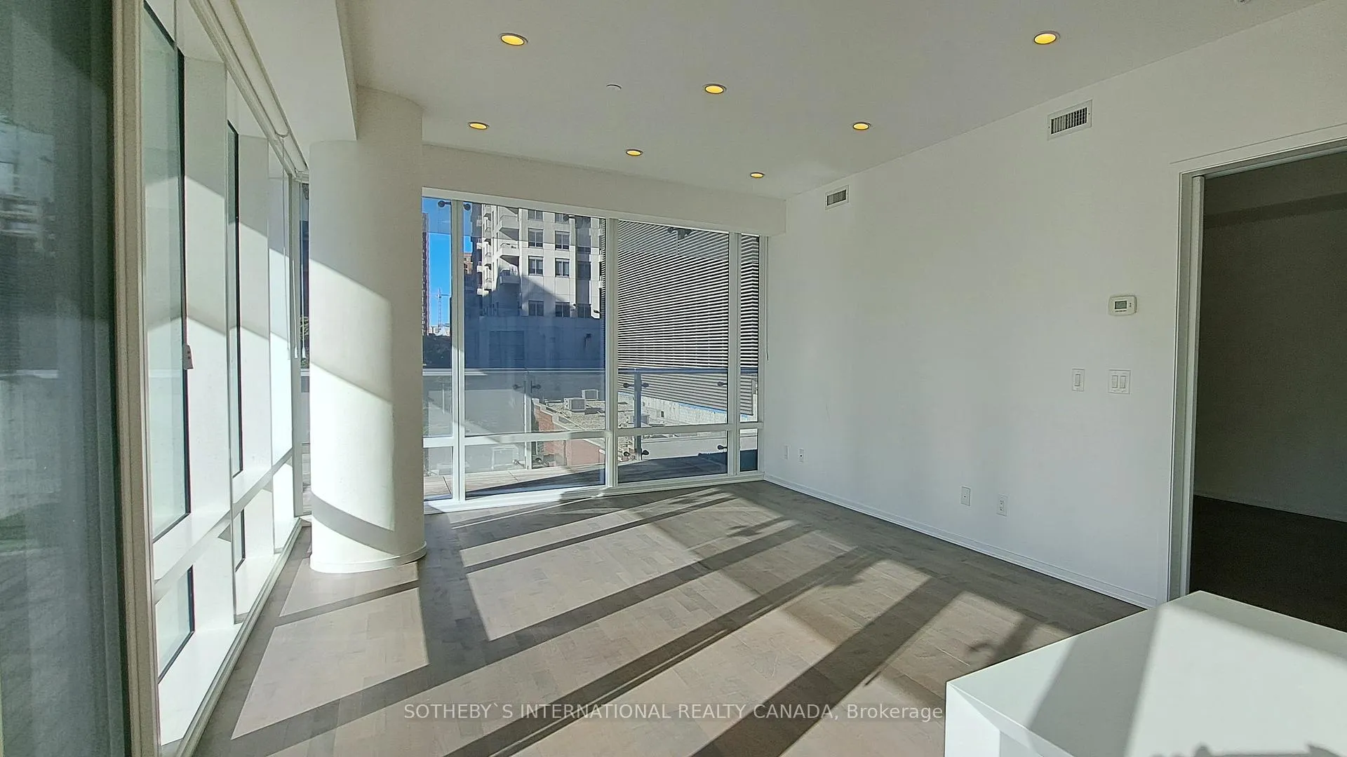 Photo 9 of Unit 310, 1 Bloor Street E, Toronto, Church-Yonge Corridor — HOMEH