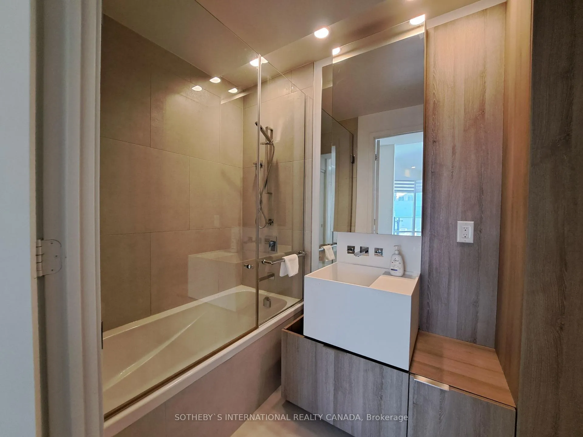 Photo 17 of Unit 310, 1 Bloor Street E, Toronto, Church-Yonge Corridor — HOMEH