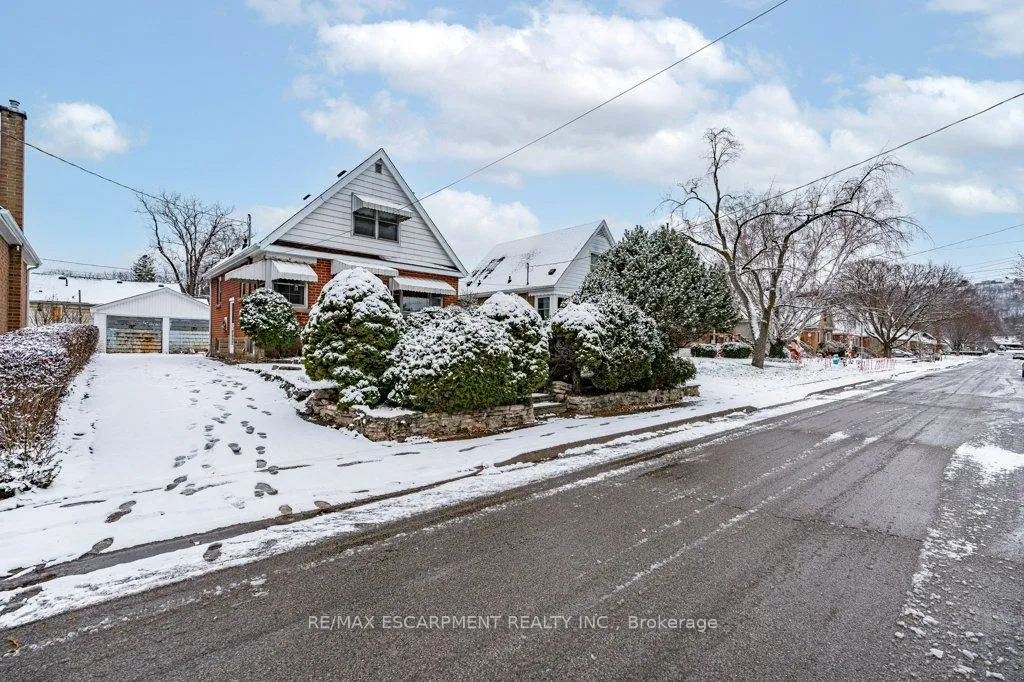 Photo 4 of 1A Cameron Avenue, Hamilton, Cootes Paradise — HOMEH
