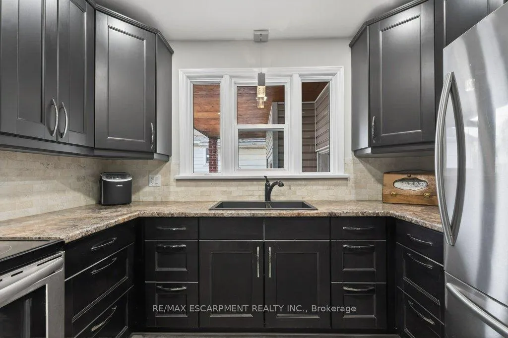 Photo 10 of 4254 Crescent Avenue, Lincoln, Beamsville — HOMEH