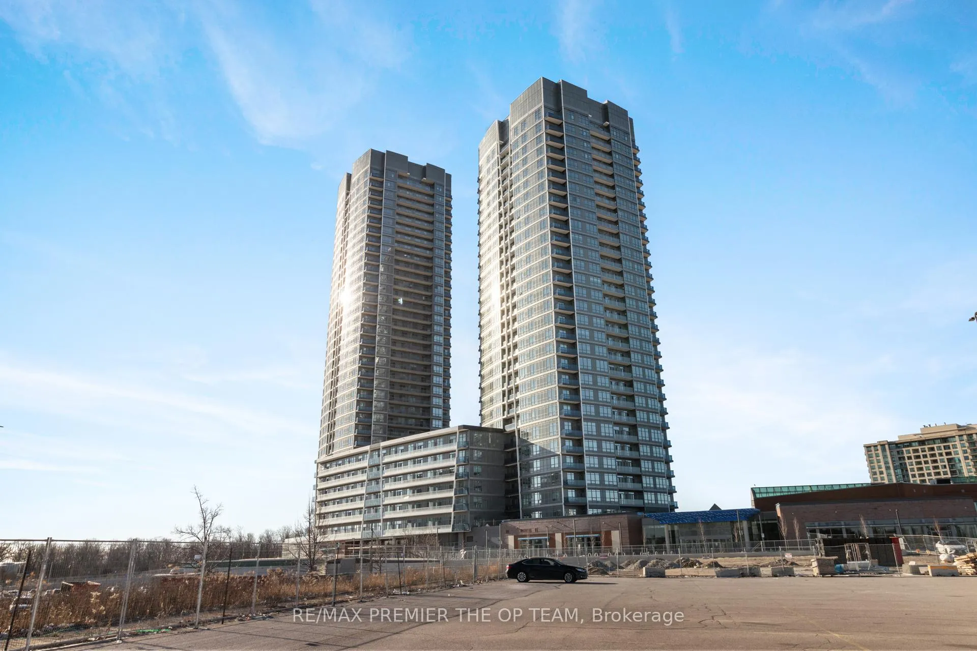 Photo 1 of Unit 224, 30 Upper Mall Way, Vaughan, Brownridge — HOMEH