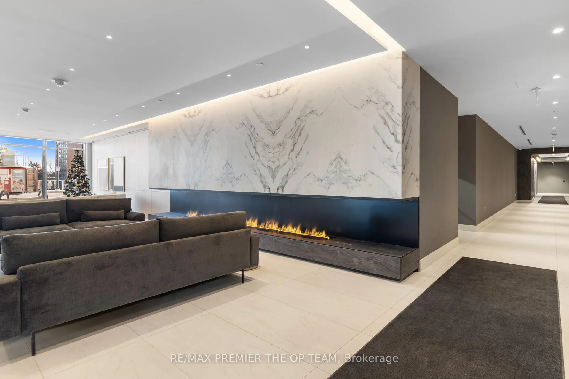 Photo 5 of Unit 224, 30 Upper Mall Way, Vaughan, Brownridge — HOMEH