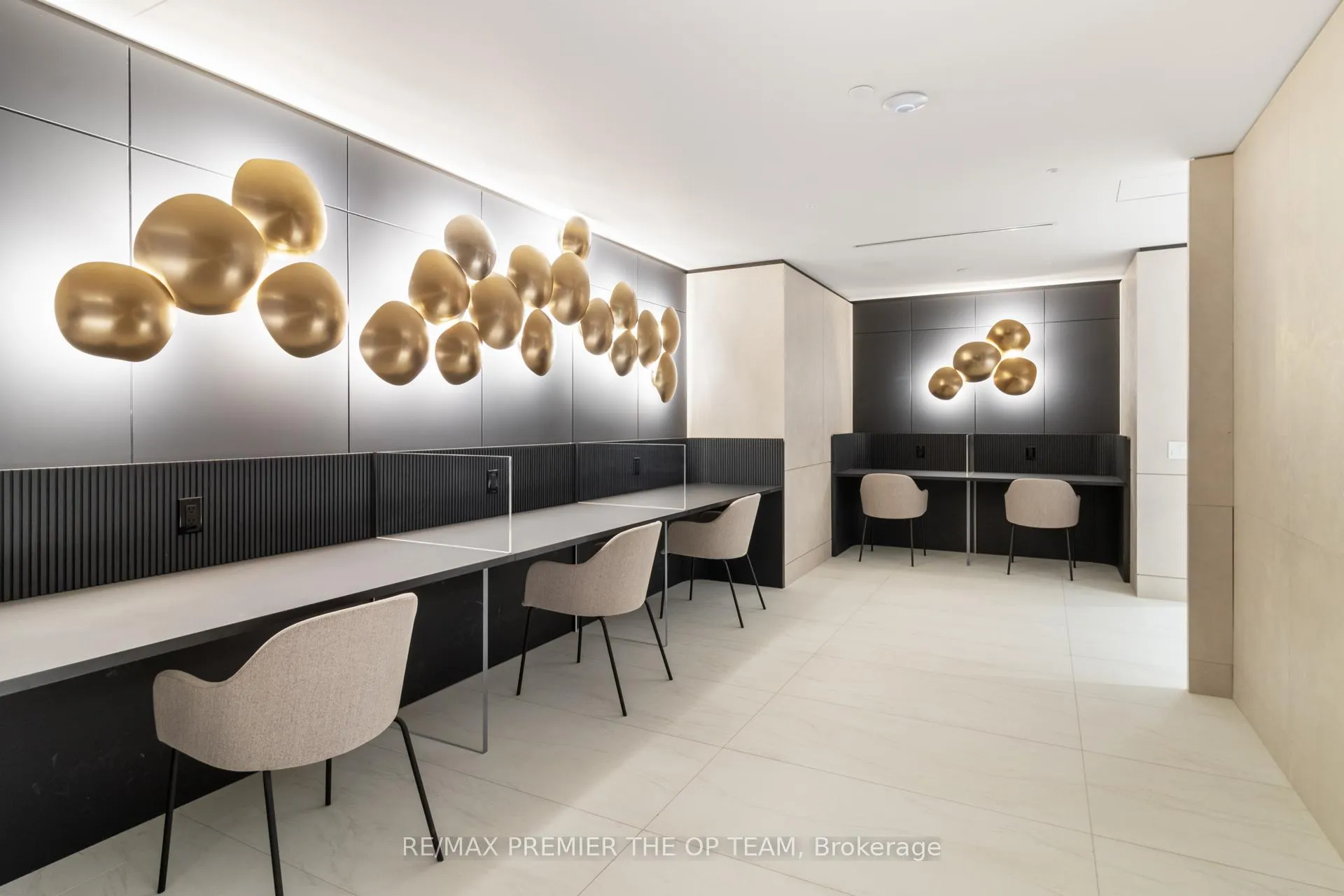 Photo 6 of Unit 224, 30 Upper Mall Way, Vaughan, Brownridge — HOMEH