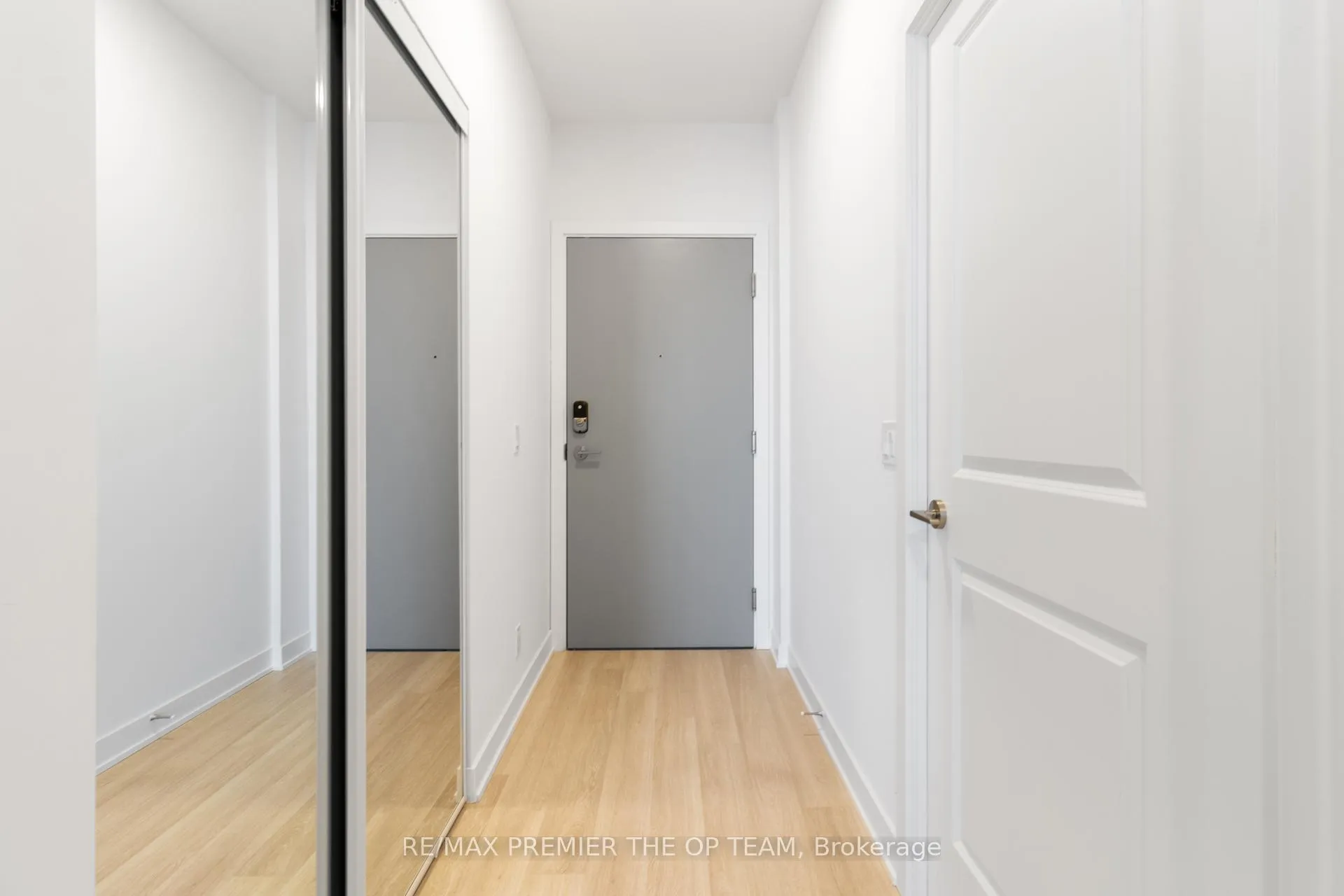 Photo 7 of Unit 224, 30 Upper Mall Way, Vaughan, Brownridge — HOMEH