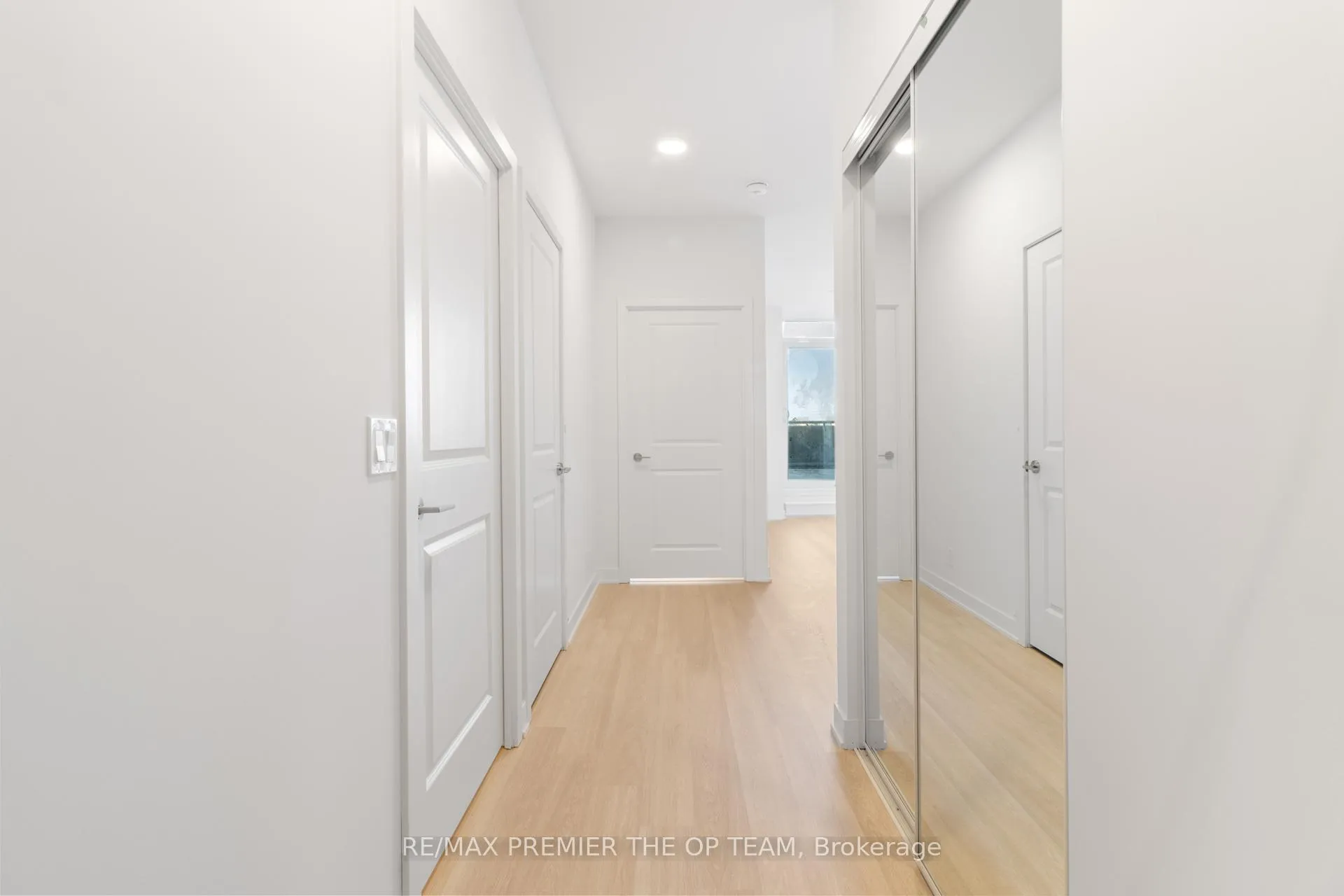 Photo 8 of Unit 224, 30 Upper Mall Way, Vaughan, Brownridge — HOMEH