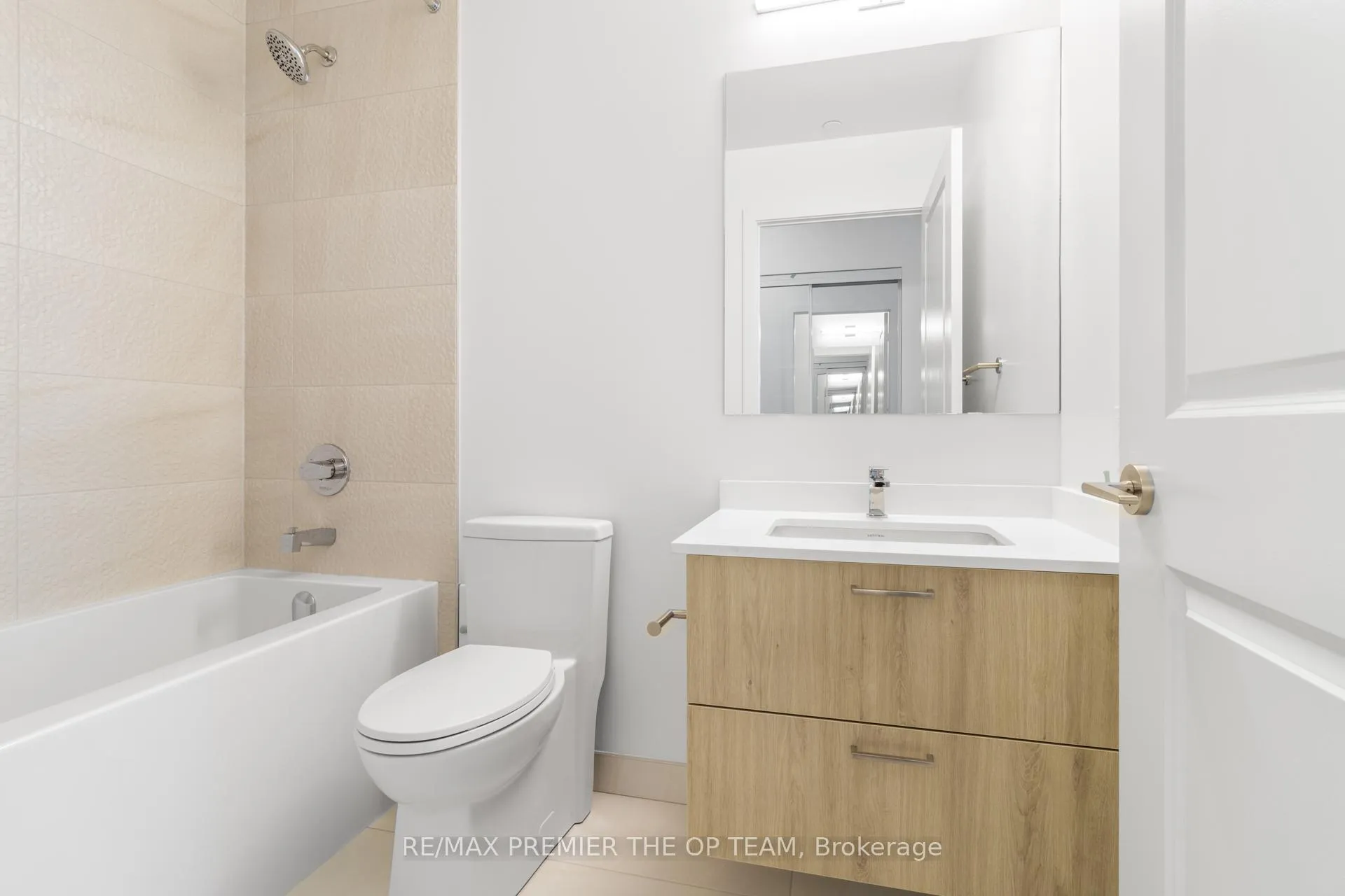 Photo 10 of Unit 224, 30 Upper Mall Way, Vaughan, Brownridge — HOMEH
