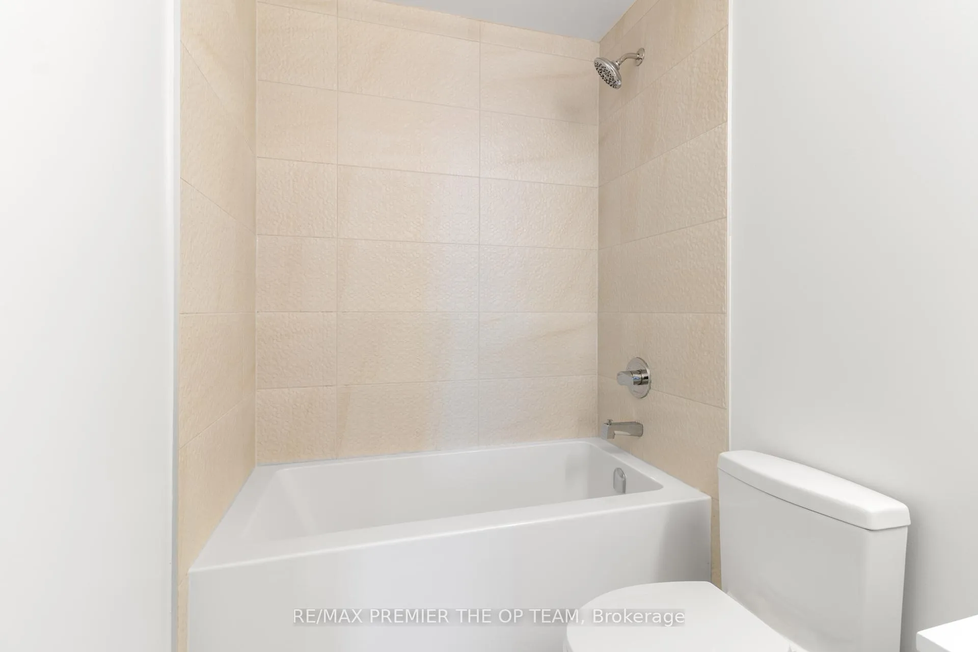 Photo 11 of Unit 224, 30 Upper Mall Way, Vaughan, Brownridge — HOMEH